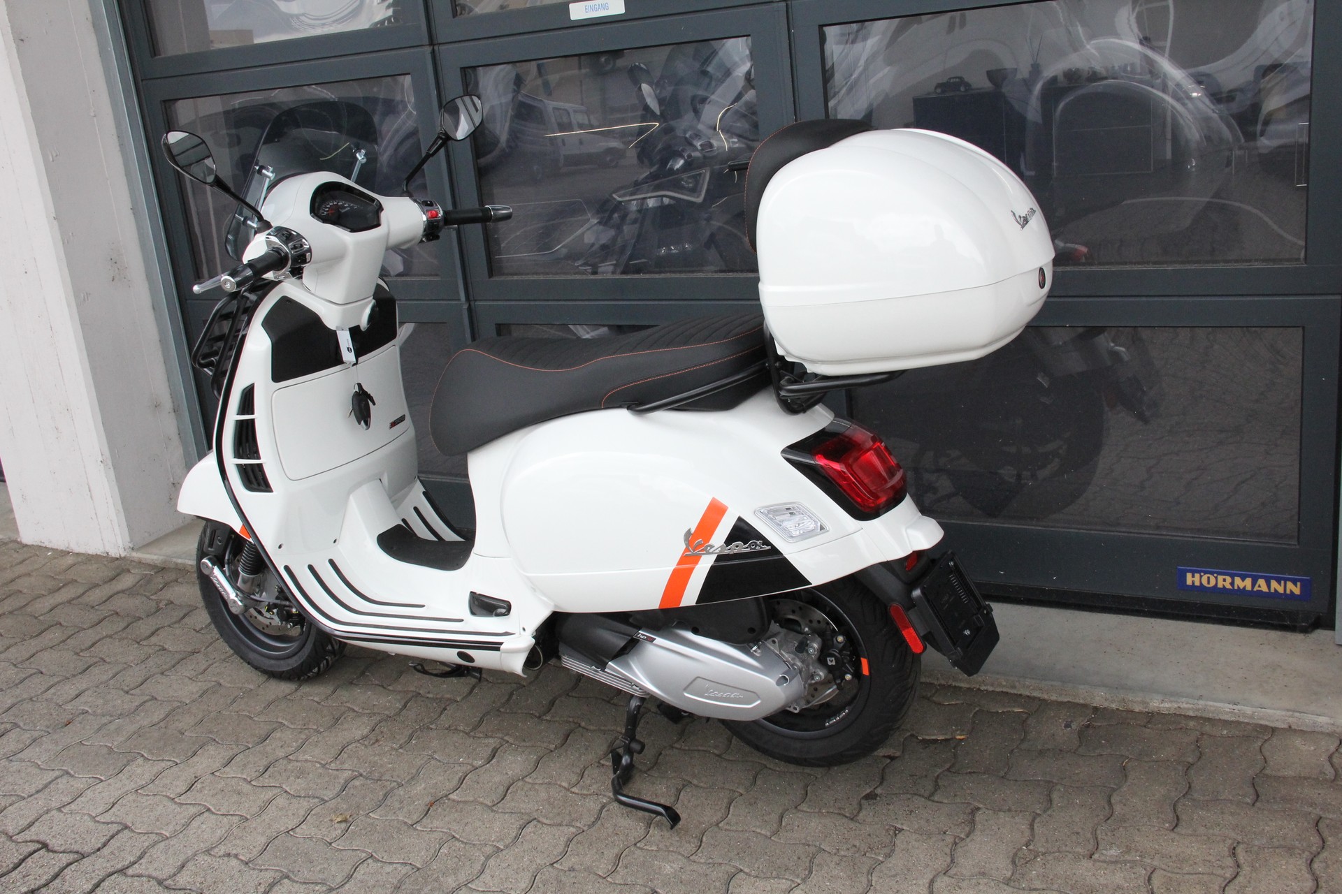 PIAGGIO Vespa GTS 300 Super Sport ABS-image-9