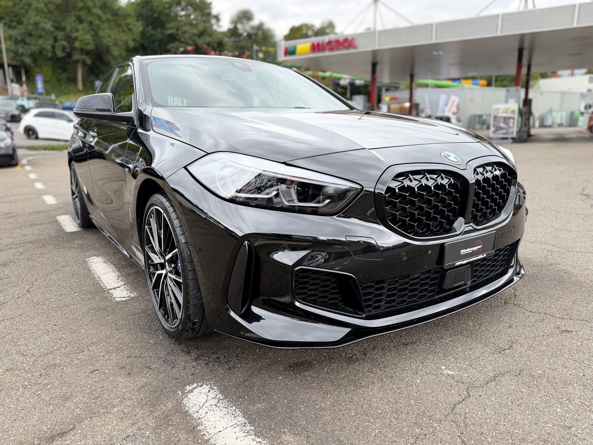 BMW M135i xDrive Steptronic-showroom-element-1
