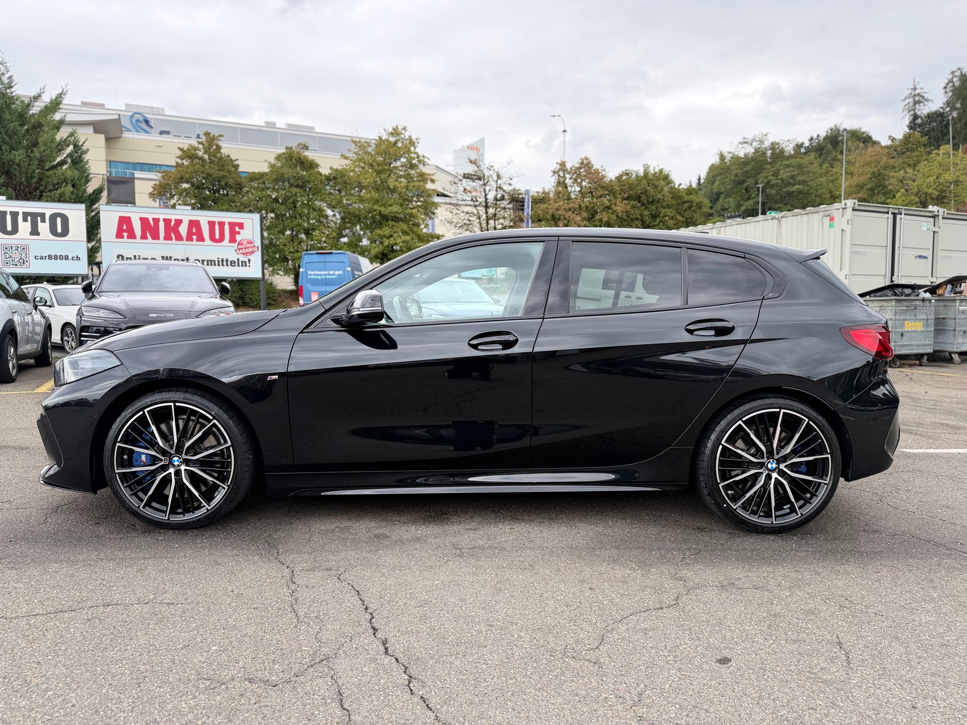 BMW M135i xDrive Steptronic-image-6