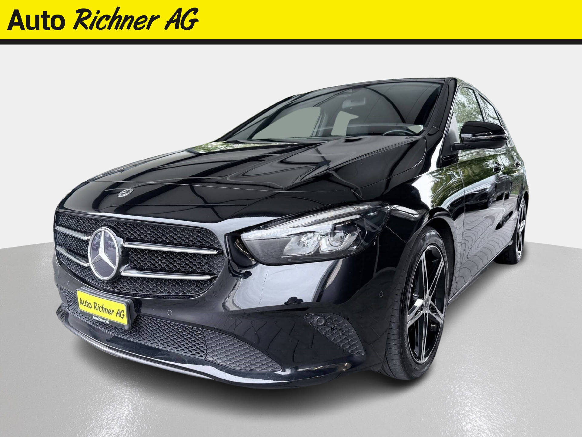 MERCEDES-BENZ B 200 d Night Star-showroom-element-1