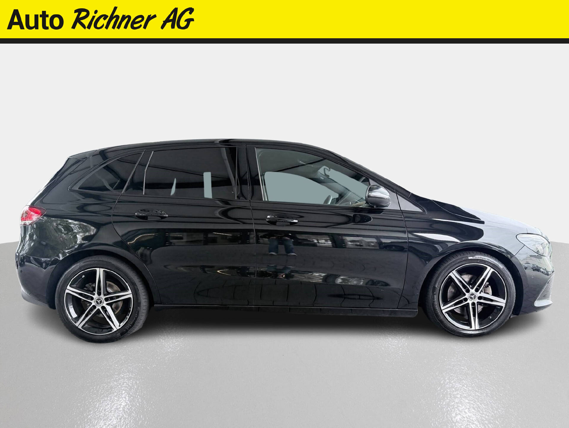 MERCEDES-BENZ B 200 d Night Star-showroom-element-2