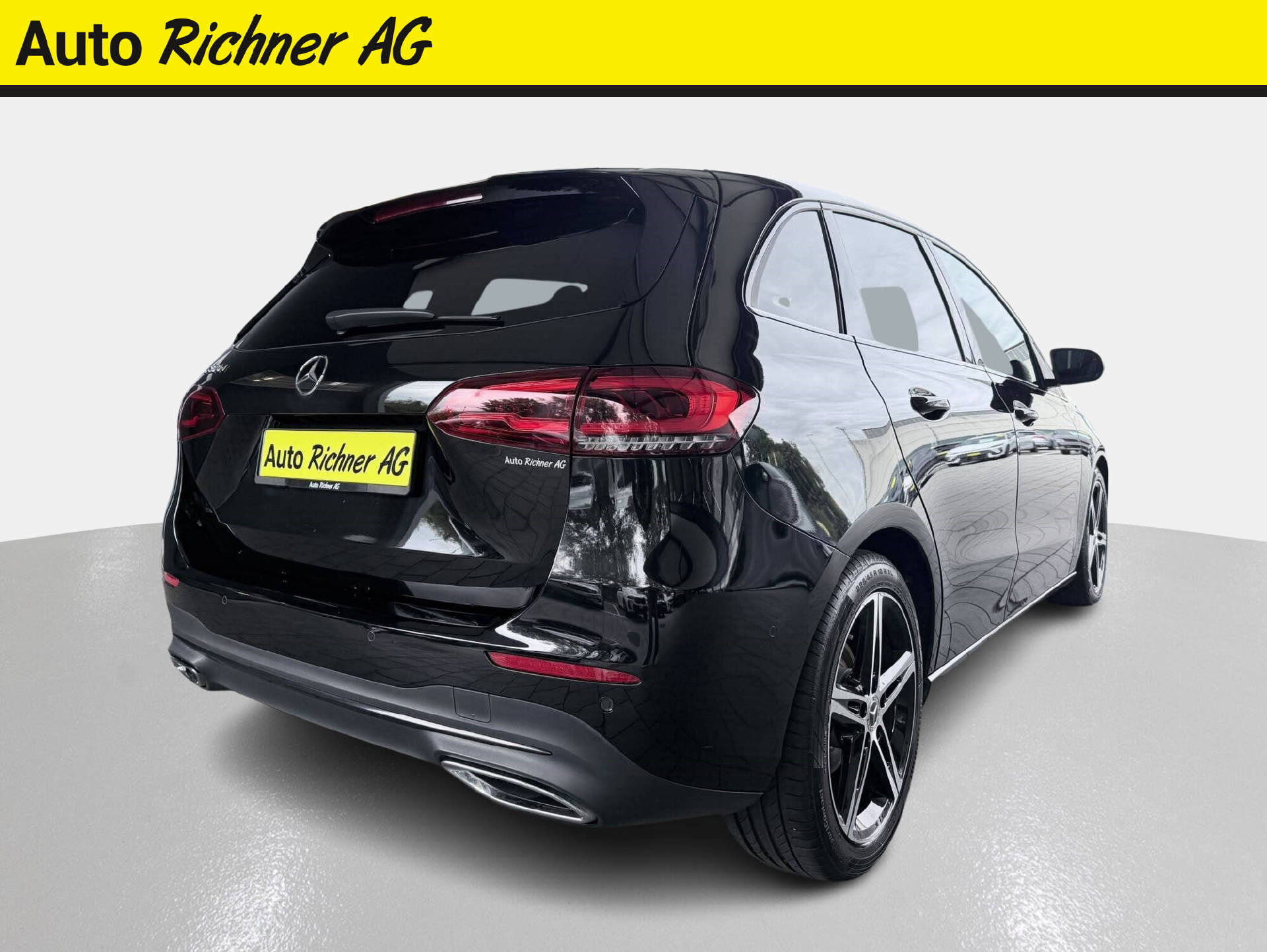 MERCEDES-BENZ B 200 d Night Star-showroom-element-3