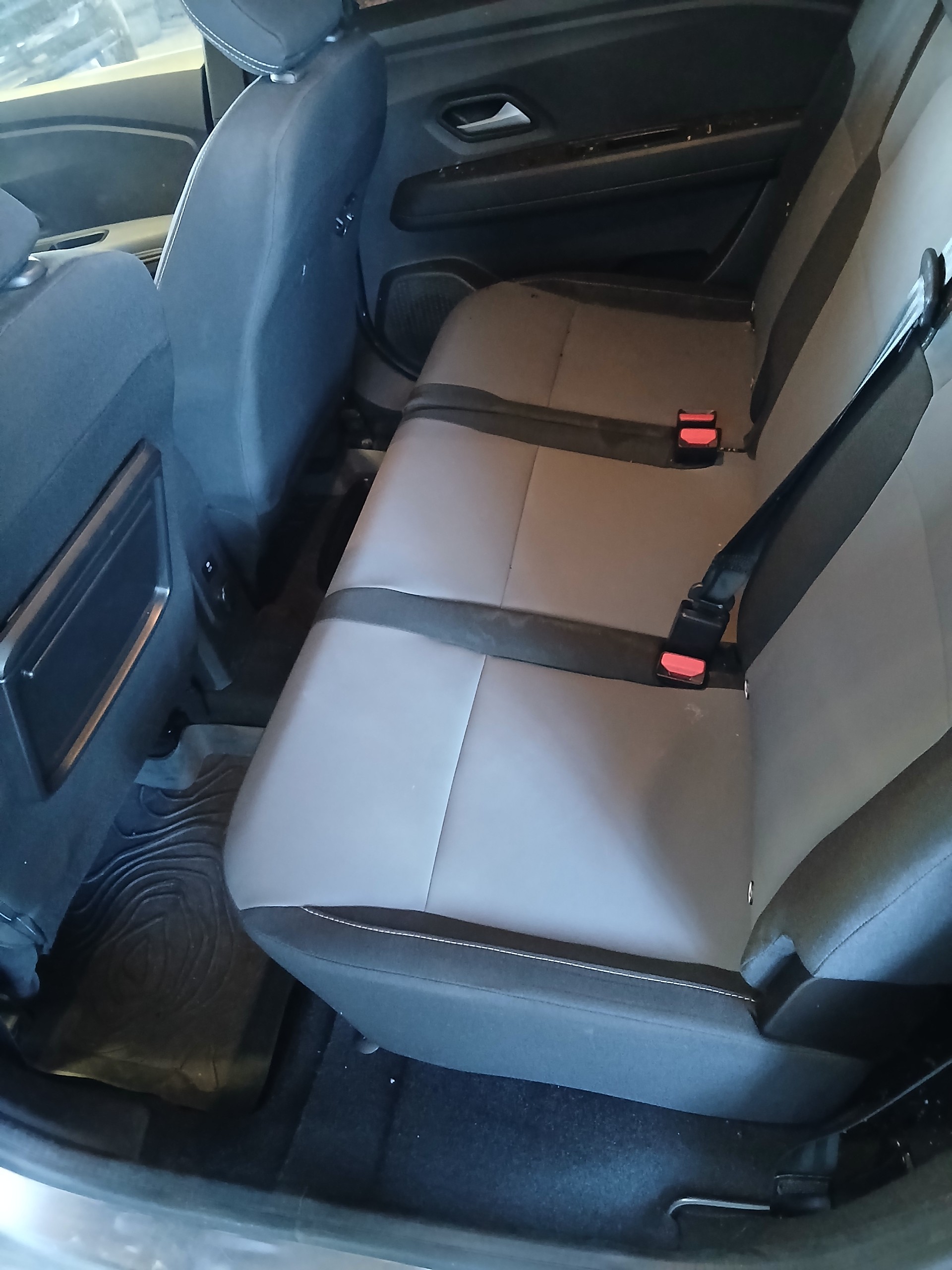 DACIA Jogger HEV 140 Extreme+-image-9