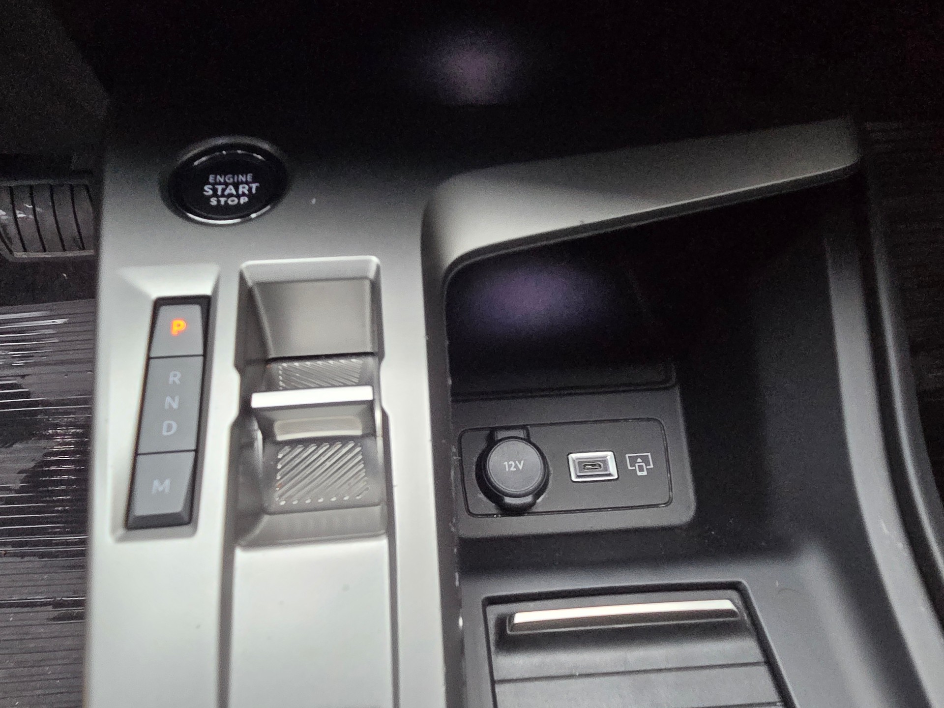 PEUGEOT 408 1.2 PureTech Allure EAT8-image-12