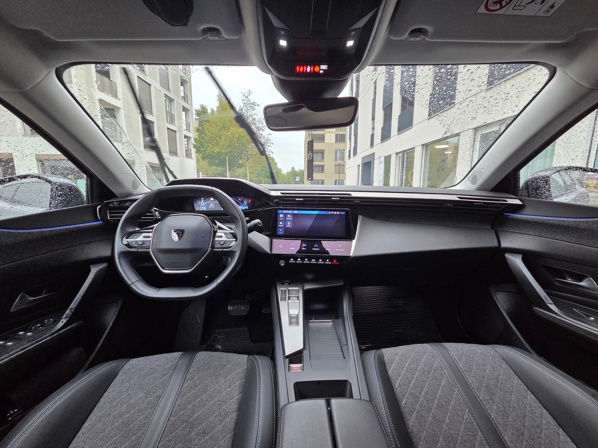 PEUGEOT 408 1.2 PureTech Allure EAT8-image-6