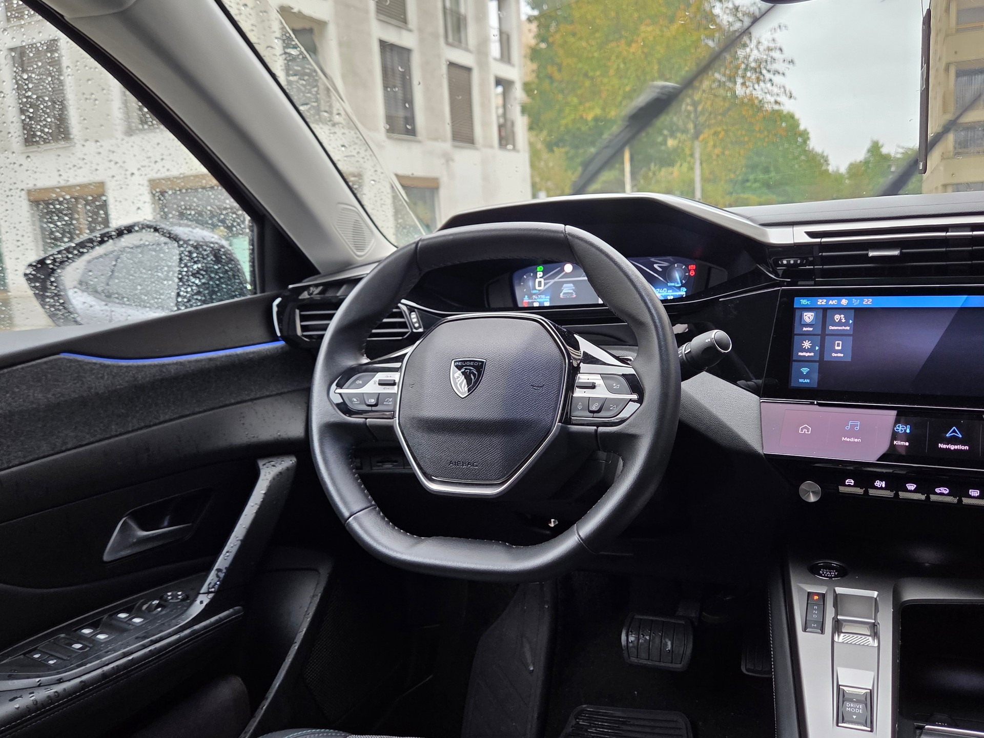 PEUGEOT 408 1.2 PureTech Allure EAT8-image-9
