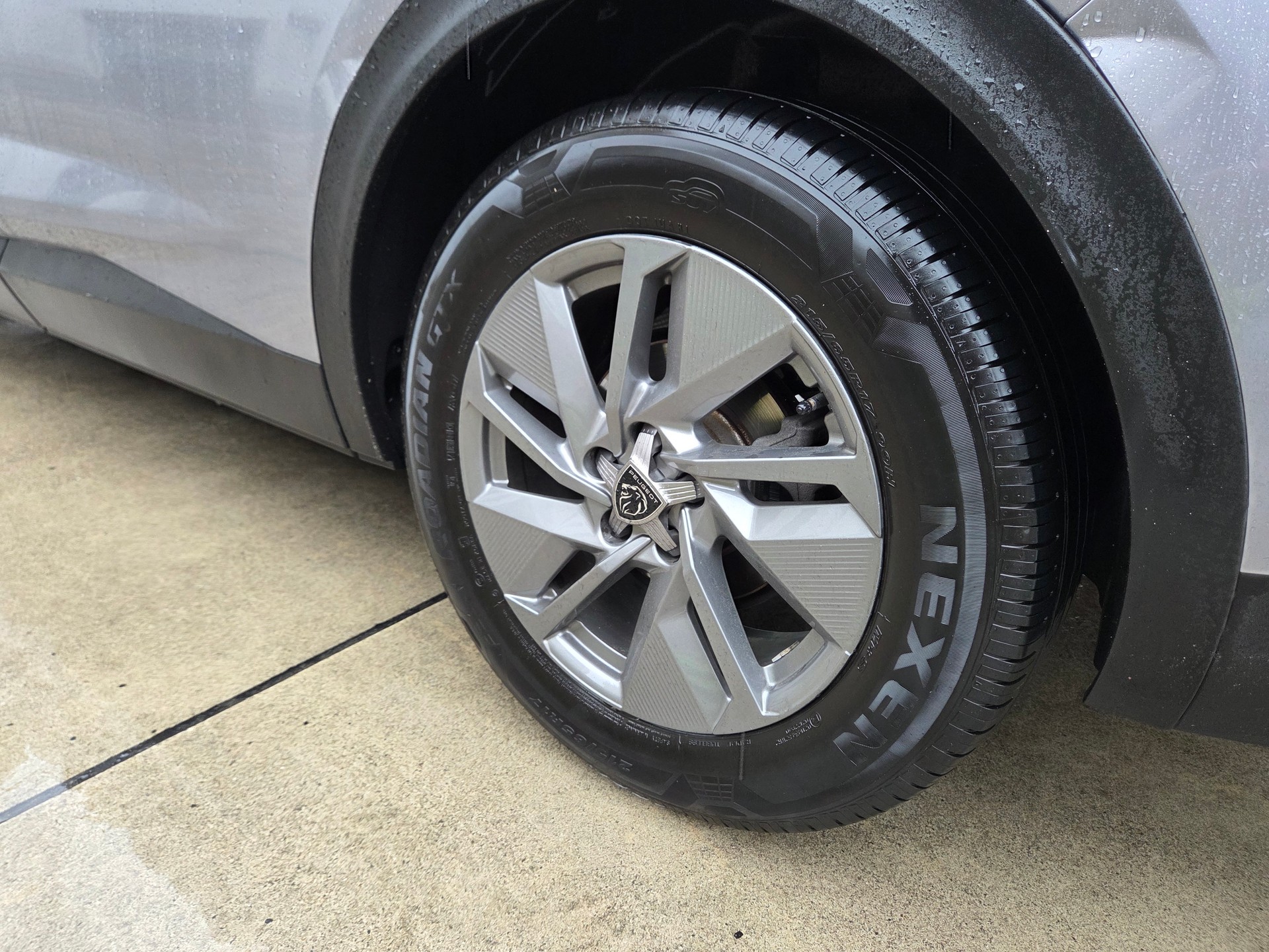 PEUGEOT 408 1.2 PureTech Allure EAT8-image-17