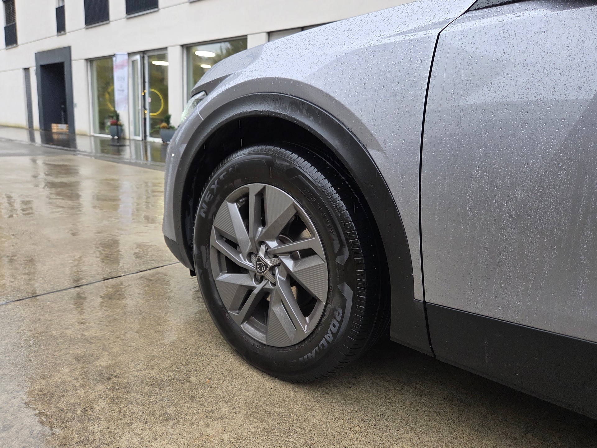 PEUGEOT 408 1.2 PureTech Allure EAT8-image-18