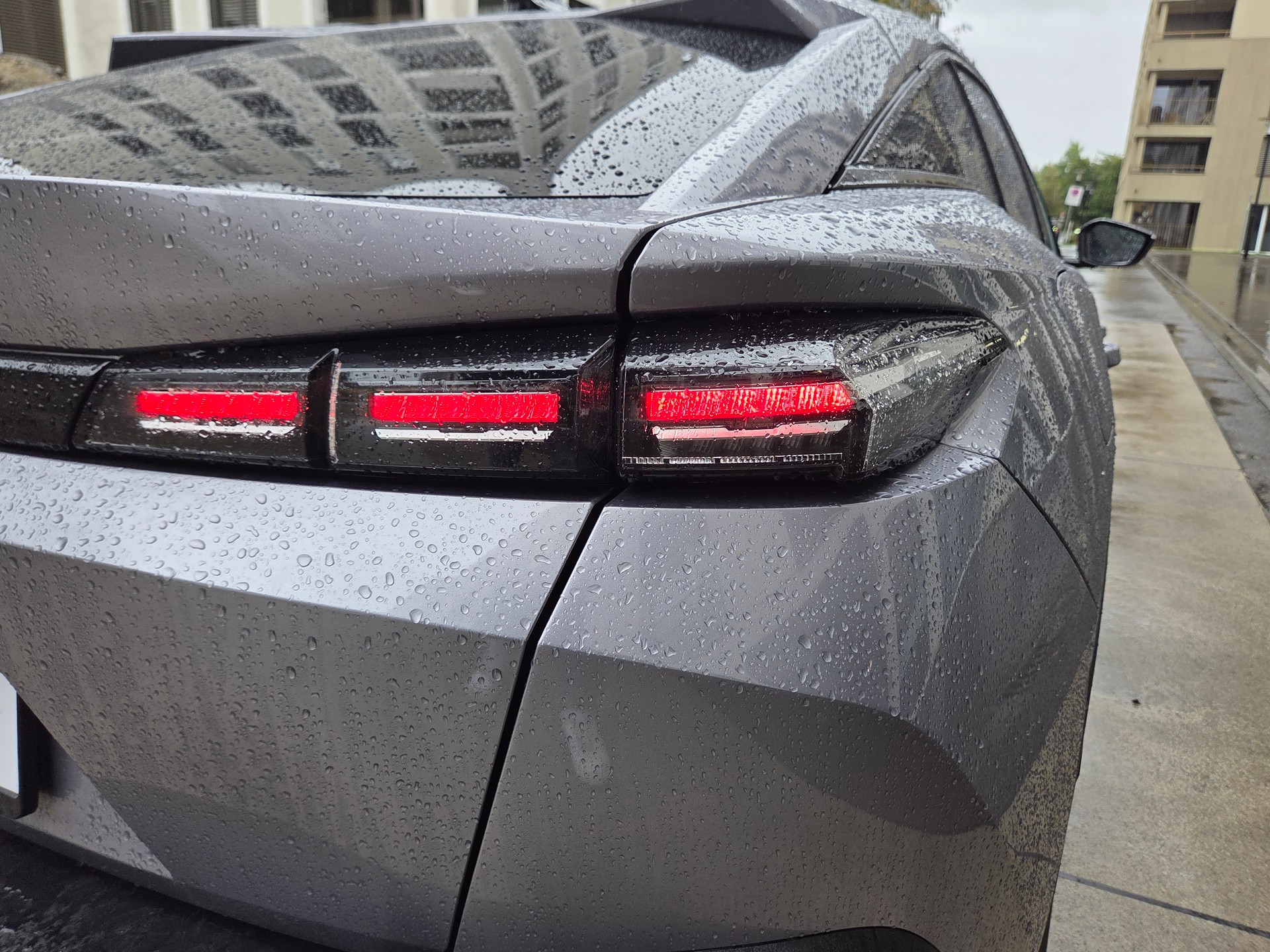 PEUGEOT 408 1.2 PureTech Allure EAT8-image-16