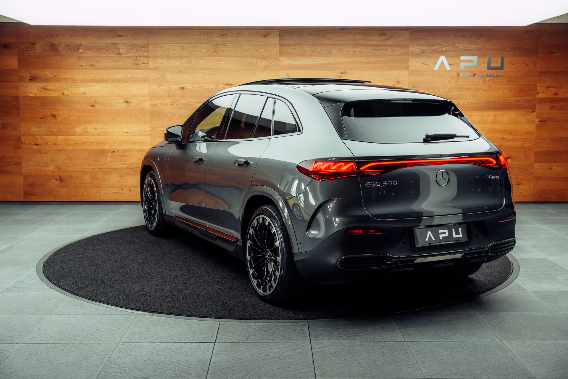 MERCEDES-BENZ EQE 500 4 Matic Executive Edition-showroom-element-2