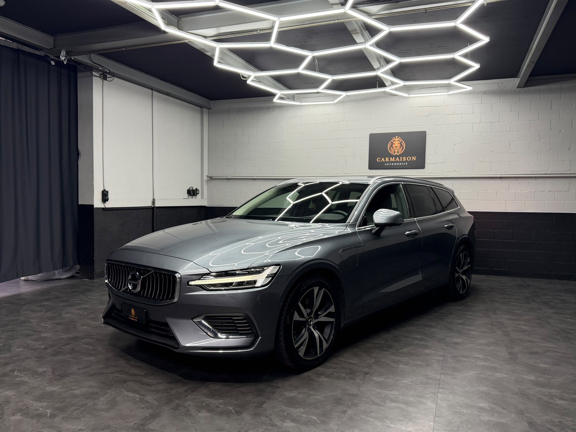 VOLVO V60 T6 eAWD Twin Engine Inscription Geartronic | CH-Auto | Gratis-Service | 360° Kamera | Harman/Kardon | Anhängerkupplung 2T-showroom-element-2