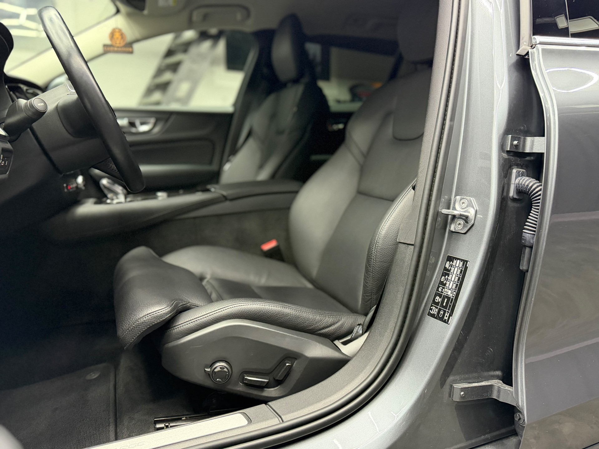 VOLVO V60 T6 eAWD Twin Engine Inscription Geartronic | CH-Auto | Gratis-Service | 360° Kamera | Harman/Kardon | Anhängerkupplung 2T-image-14