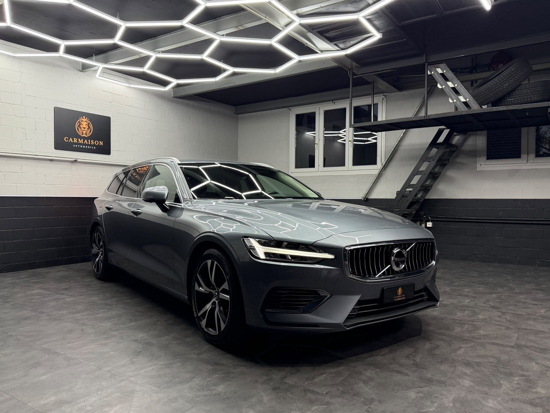 VOLVO V60 T6 eAWD Twin Engine Inscription Geartronic | CH-Auto | Gratis-Service | 360° Kamera | Harman/Kardon | Anhängerkupplung 2T