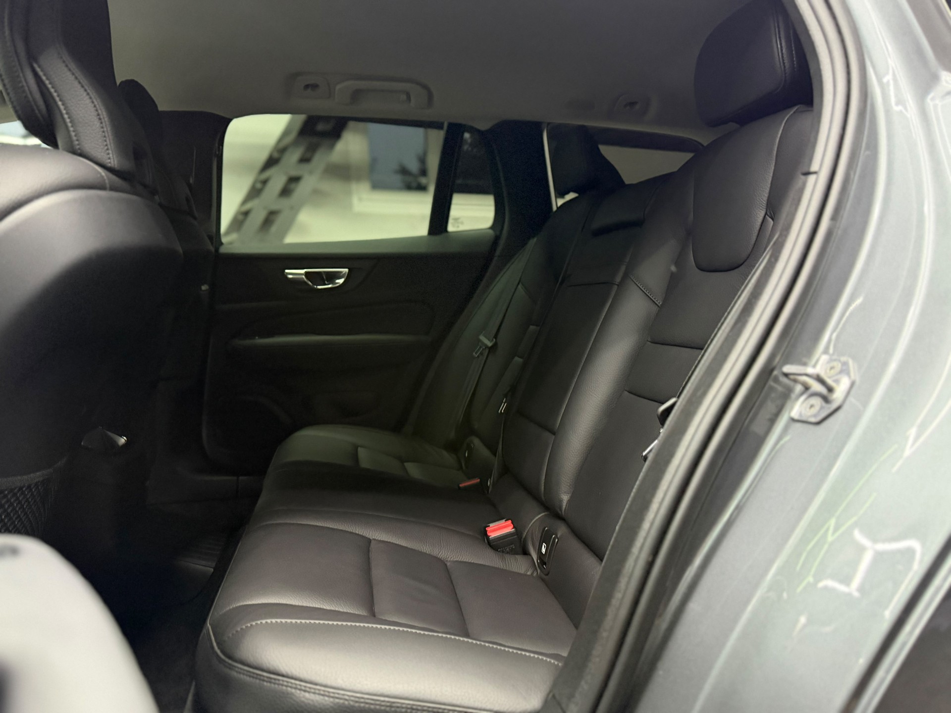 VOLVO V60 T6 eAWD Twin Engine Inscription Geartronic | CH-Auto | Gratis-Service | 360° Kamera | Harman/Kardon | Anhängerkupplung 2T-image-23