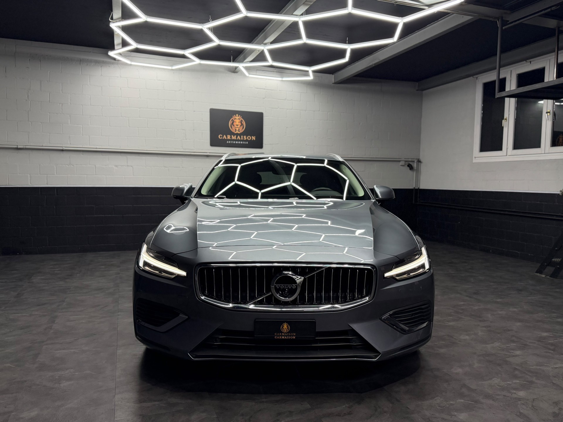 VOLVO V60 T6 eAWD Twin Engine Inscription Geartronic | CH-Auto | Gratis-Service | 360° Kamera | Harman/Kardon | Anhängerkupplung 2T-showroom-element-1