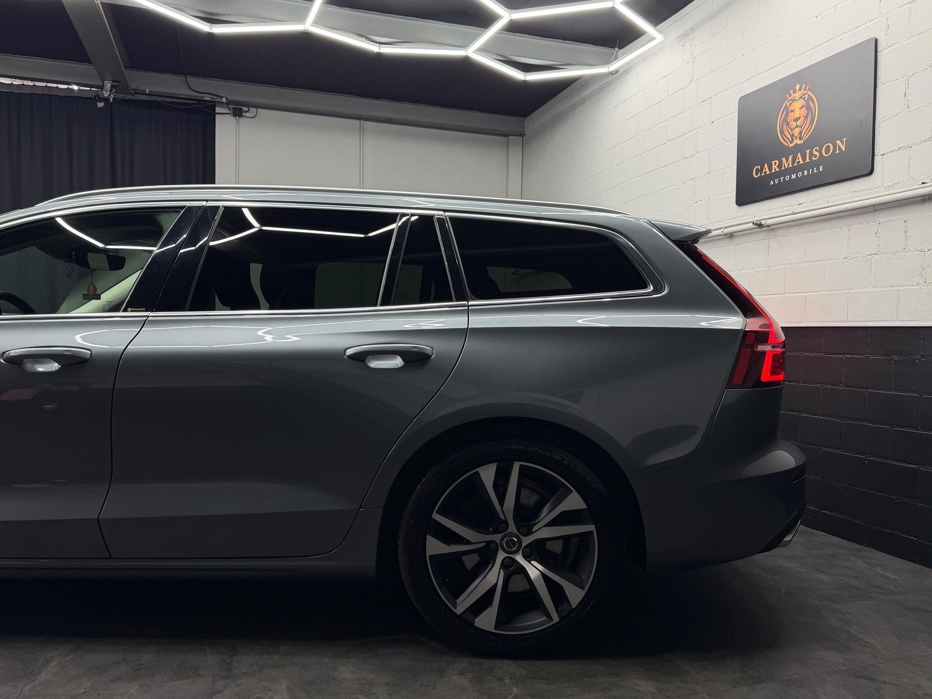 VOLVO V60 T6 eAWD Twin Engine Inscription Geartronic | CH-Auto | Gratis-Service | 360° Kamera | Harman/Kardon | Anhängerkupplung 2T-showroom-element-3