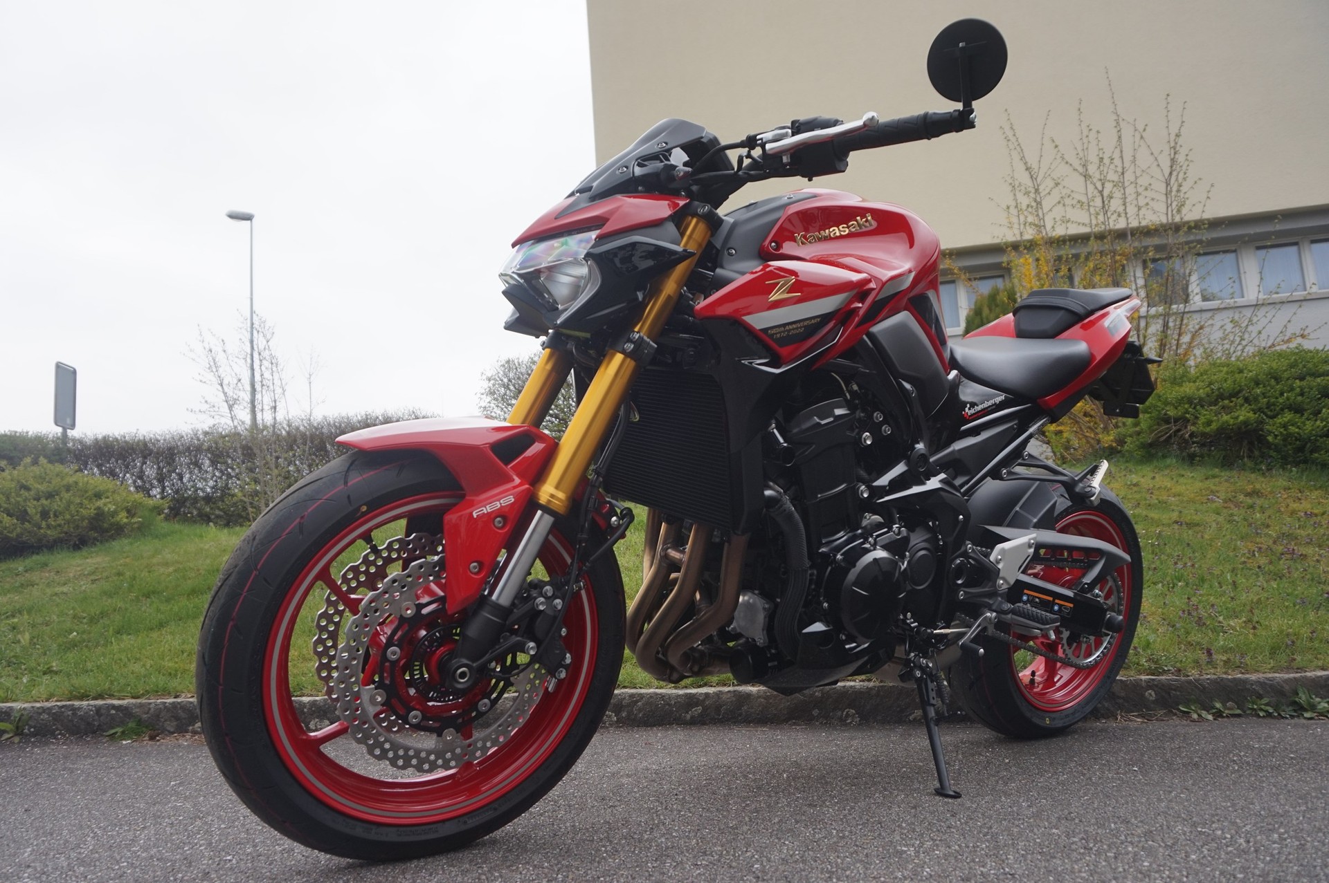KAWASAKI Z900 ABS 50th Years mit LV10 Black Edition Auspuff-image-6
