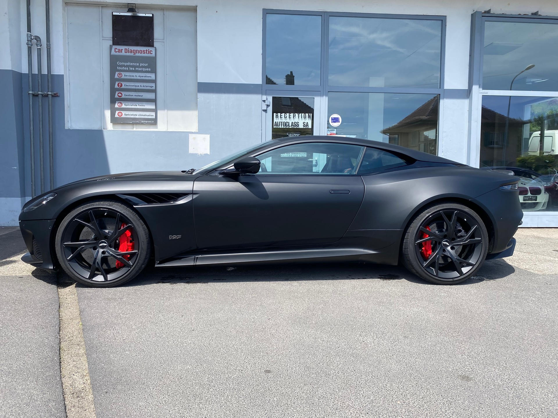 ASTON MARTIN DBS Coupé Superleggera-showroom-element-1