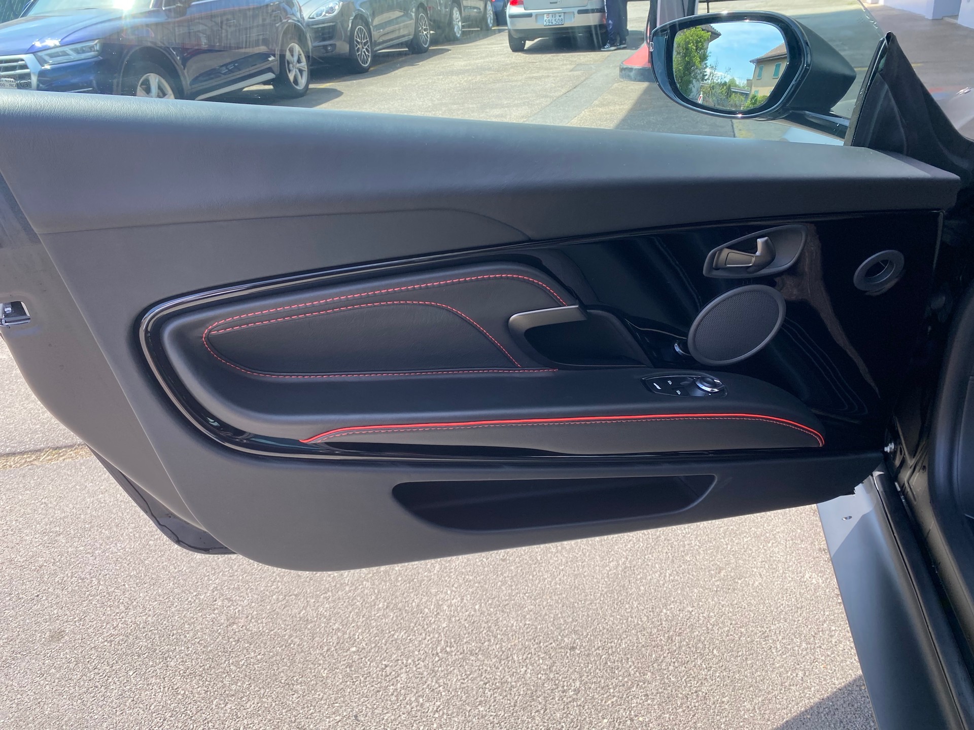 ASTON MARTIN DBS Coupé Superleggera-image-7