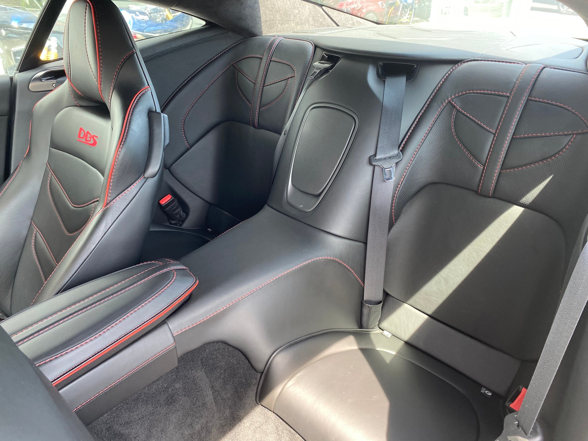ASTON MARTIN DBS Coupé Superleggera-image-8