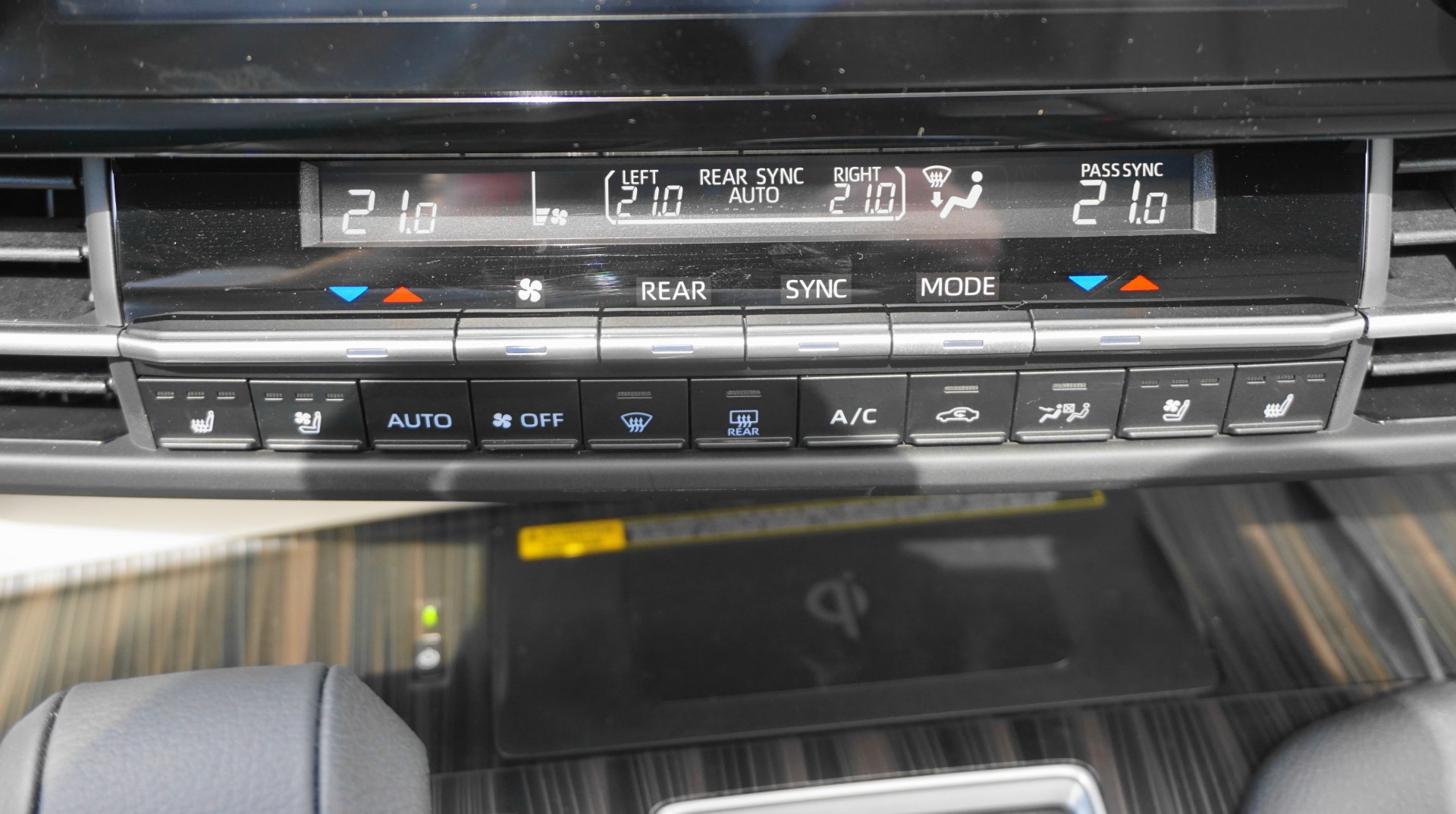 TOYOTA Sienna Hybrid Limited Premium AWD-image-4