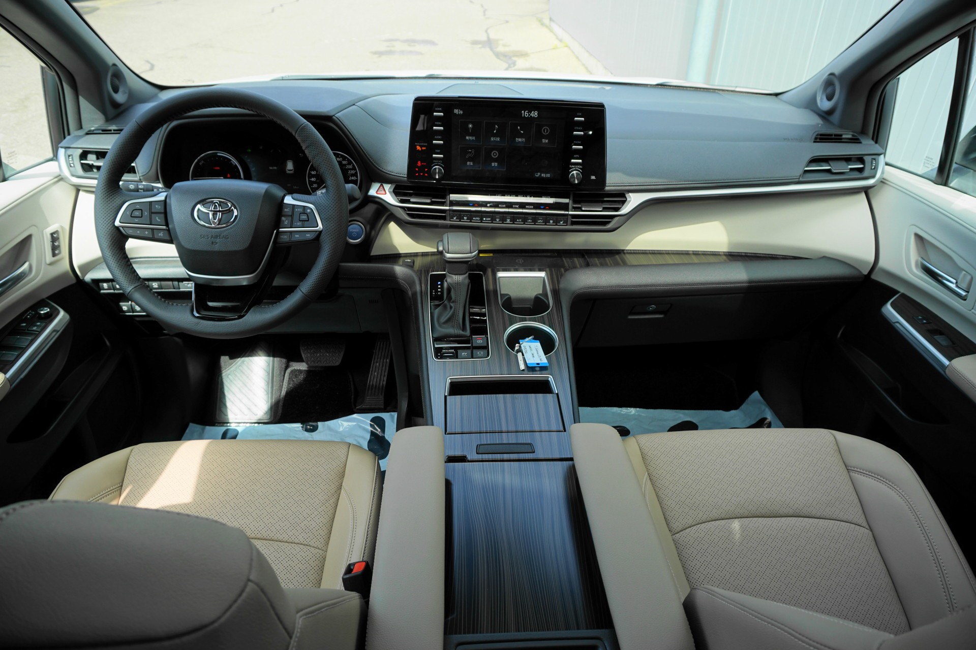 TOYOTA Sienna Hybrid Limited Premium AWD-showroom-element-2