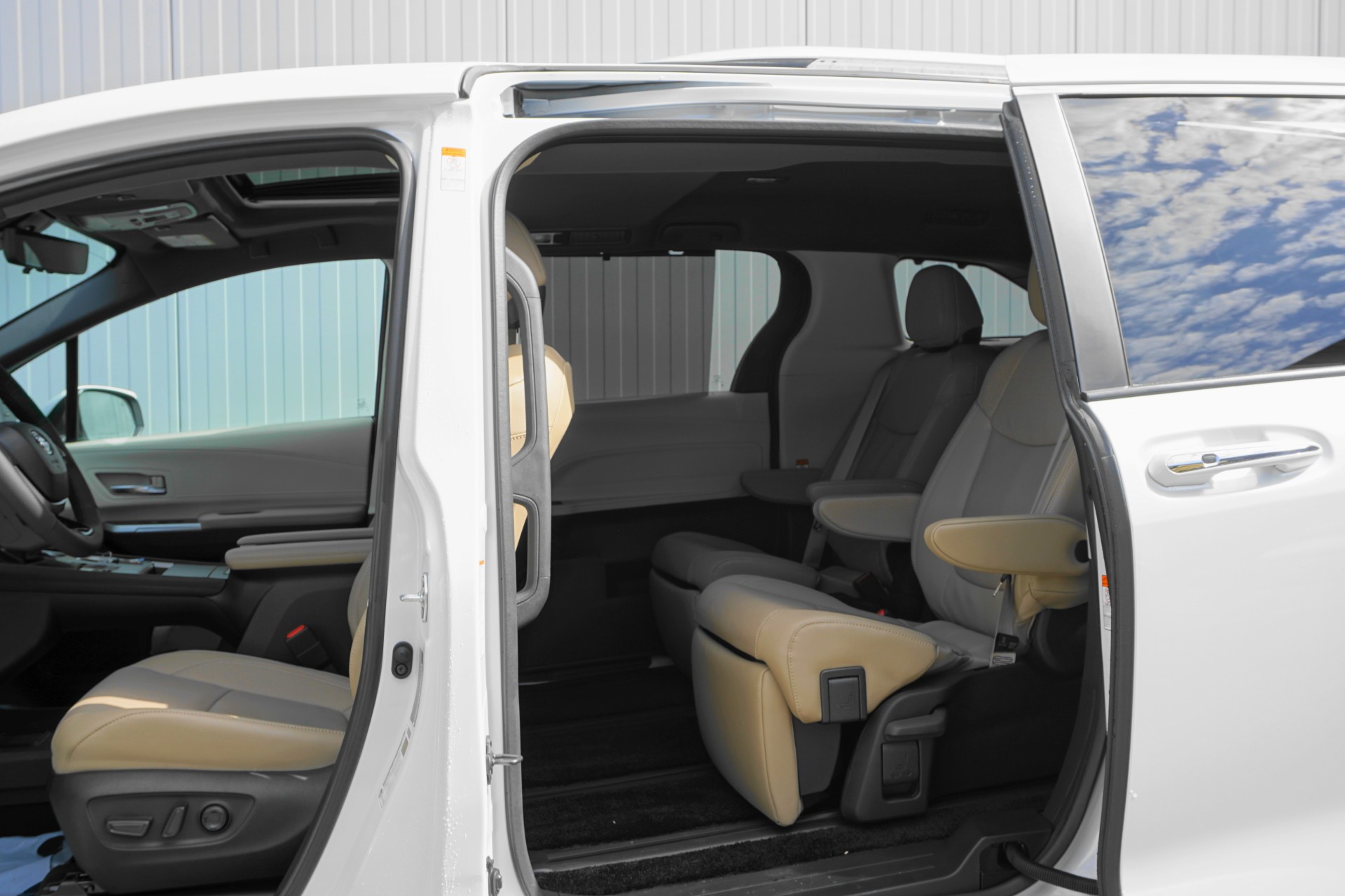 TOYOTA Sienna Hybrid Limited Premium AWD-image-6