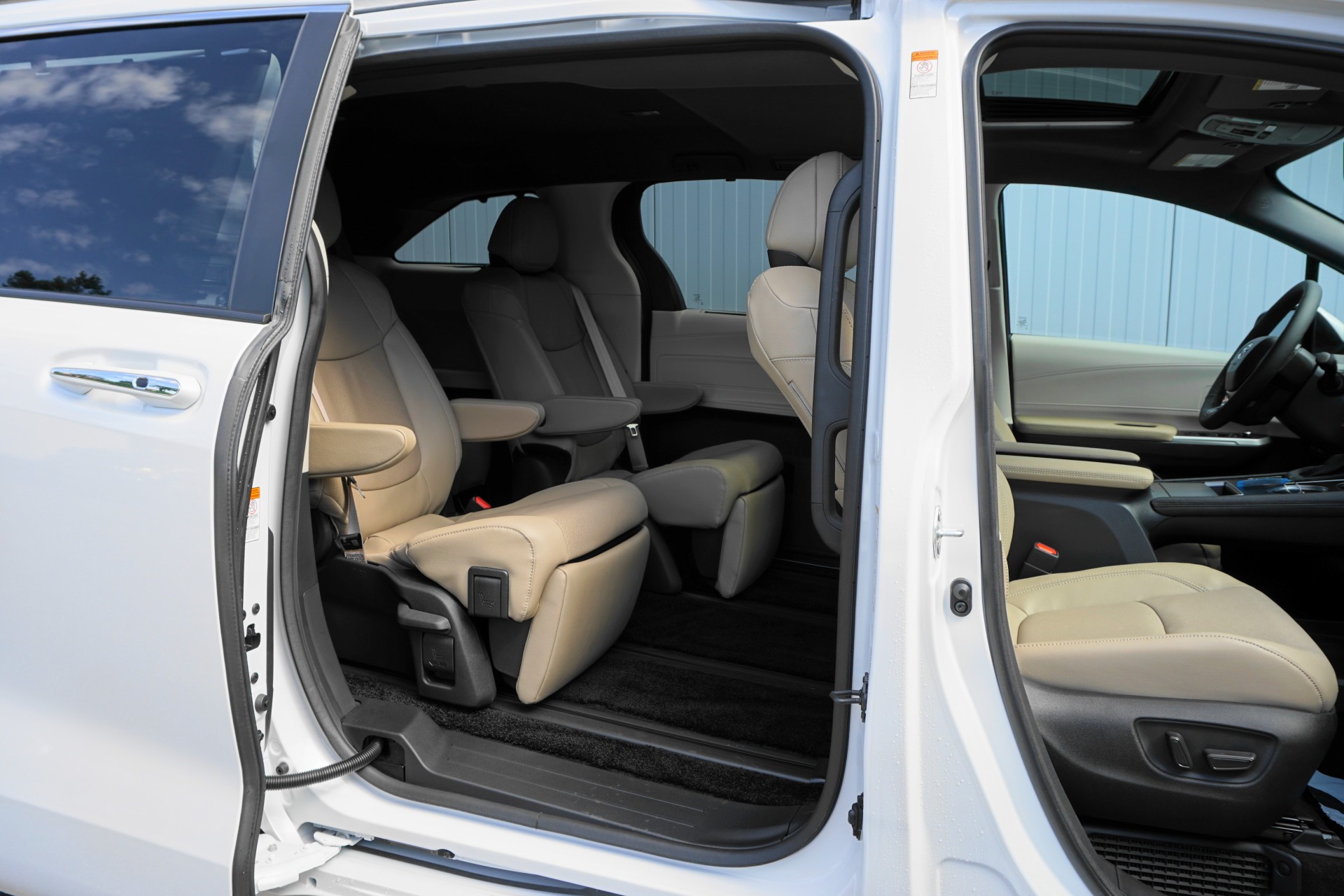 TOYOTA Sienna Hybrid Limited Premium AWD-image-15