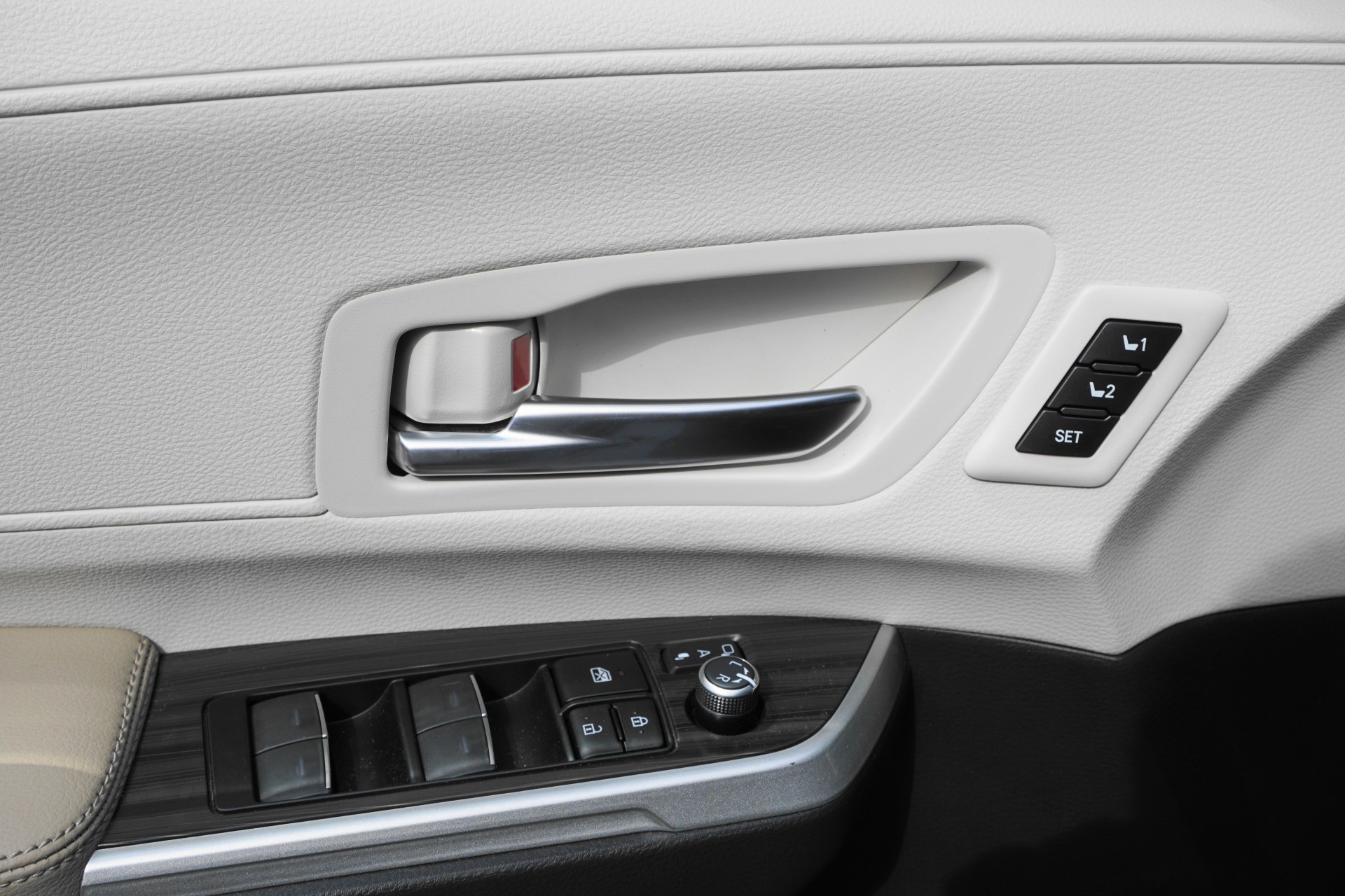 TOYOTA Sienna Hybrid Limited Premium AWD-showroom-element-3
