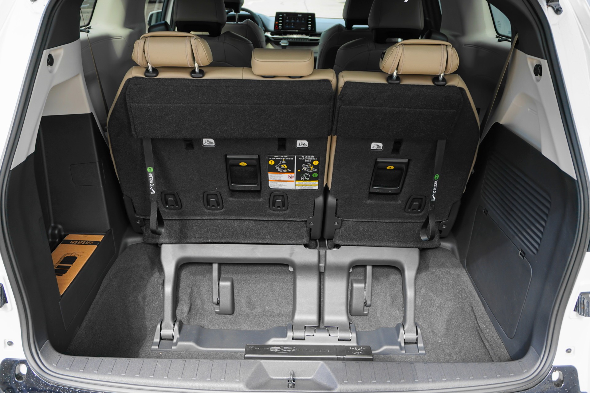 TOYOTA Sienna Hybrid Limited Premium AWD-image-11