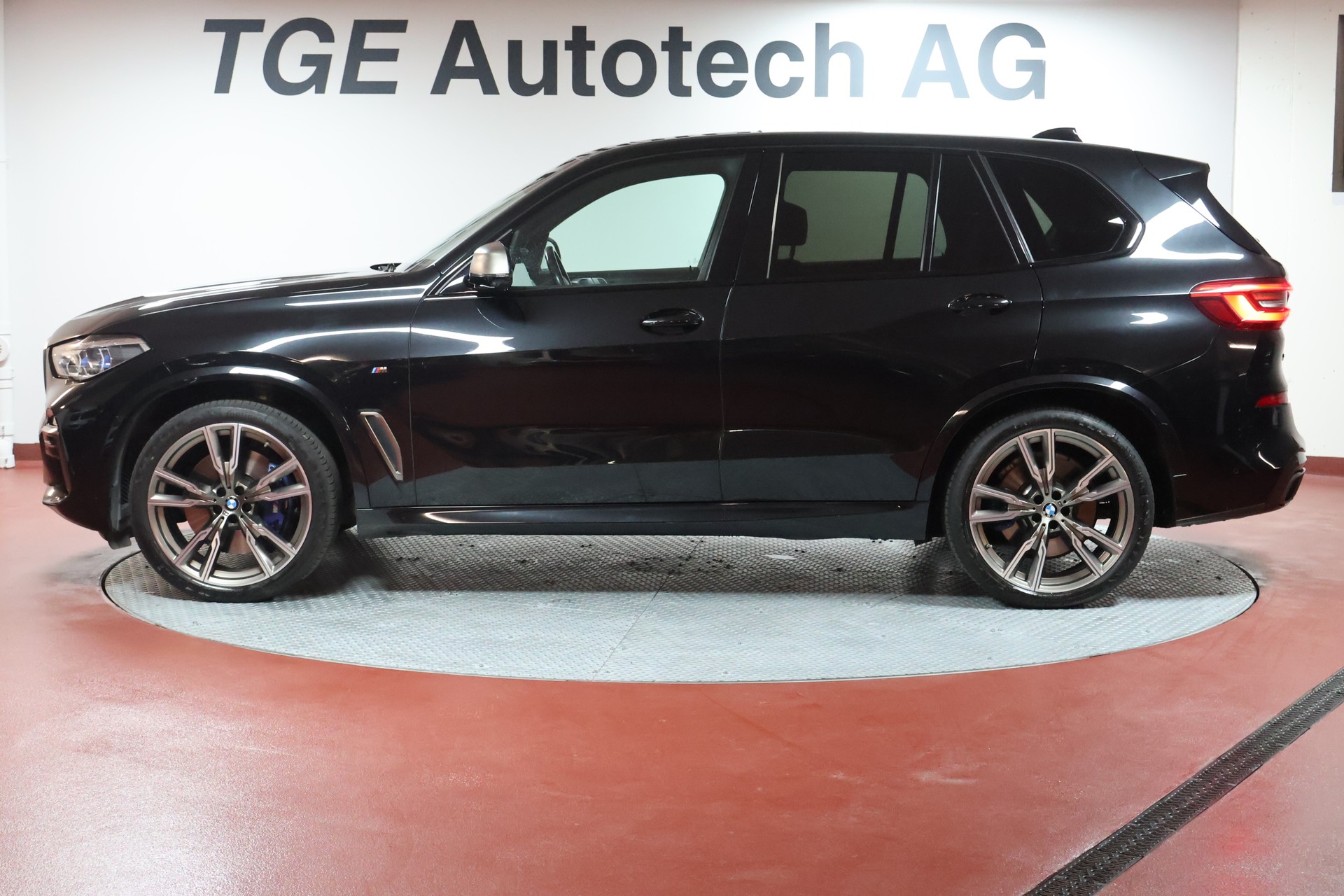 BMW X5 xDrive M50d Steptronic-showroom-element-3