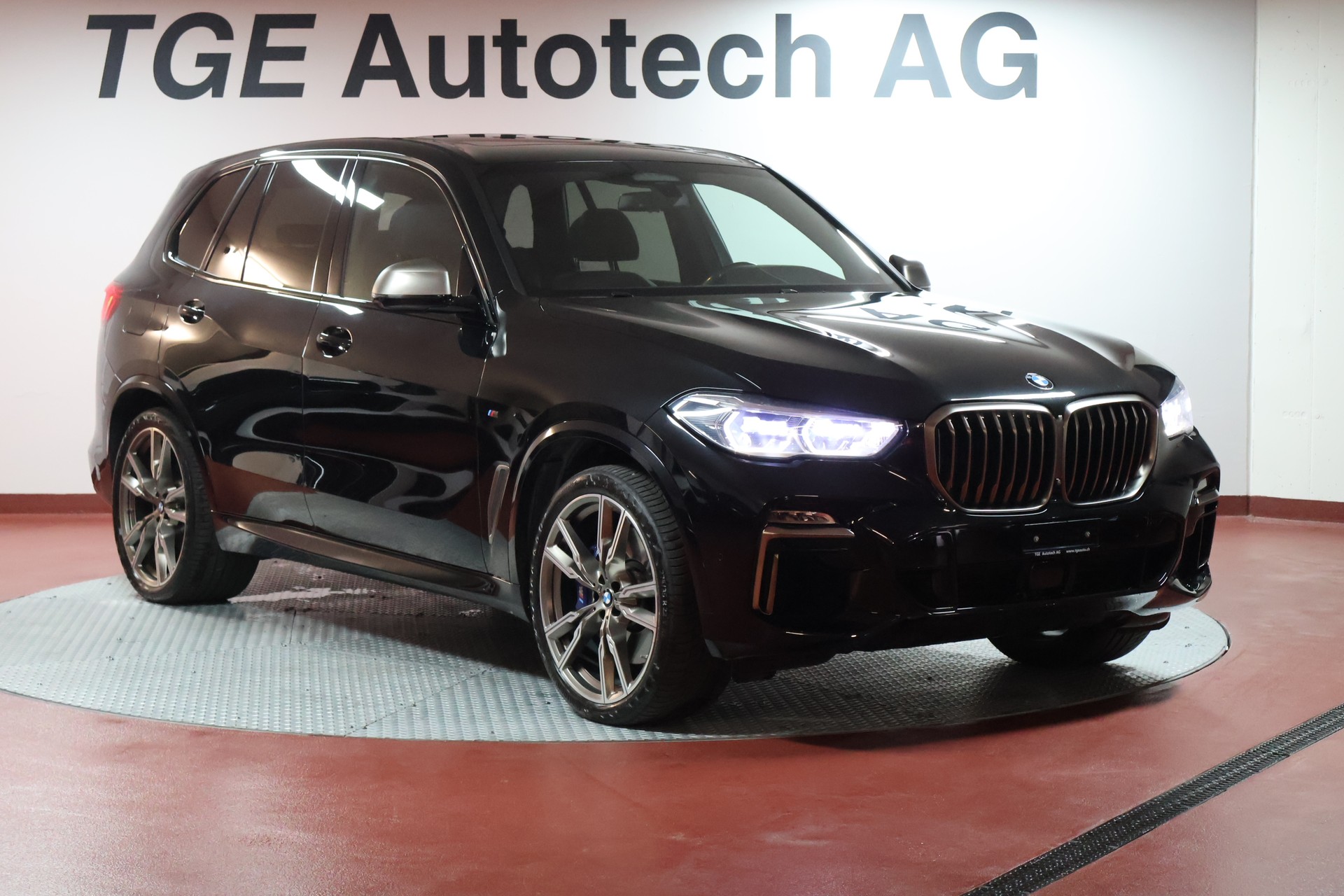 BMW X5 xDrive M50d Steptronic-showroom-element-2
