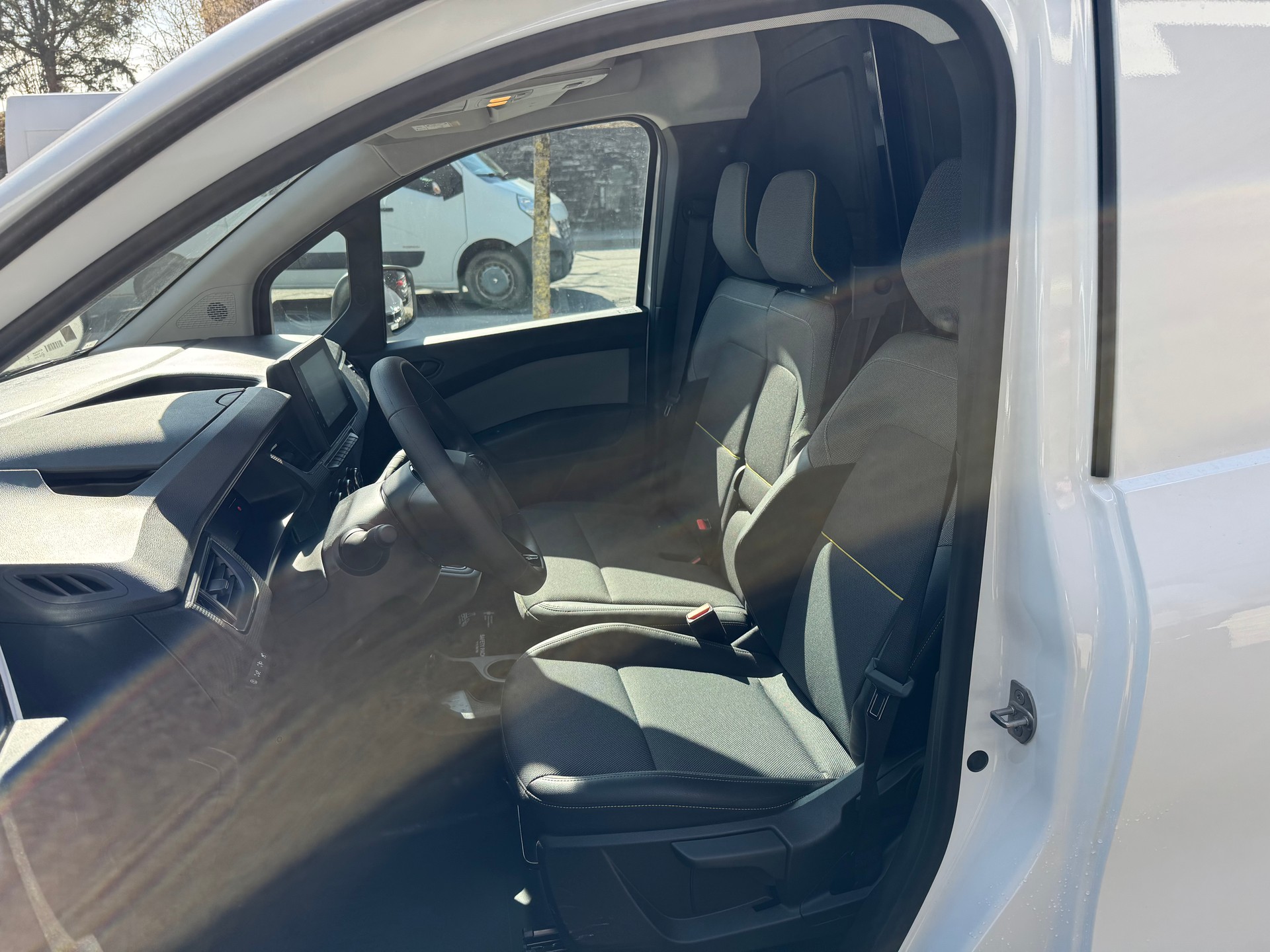 RENAULT Kangoo Van 1.3TCe Standard L2 130 PF Extra EDC-image-8