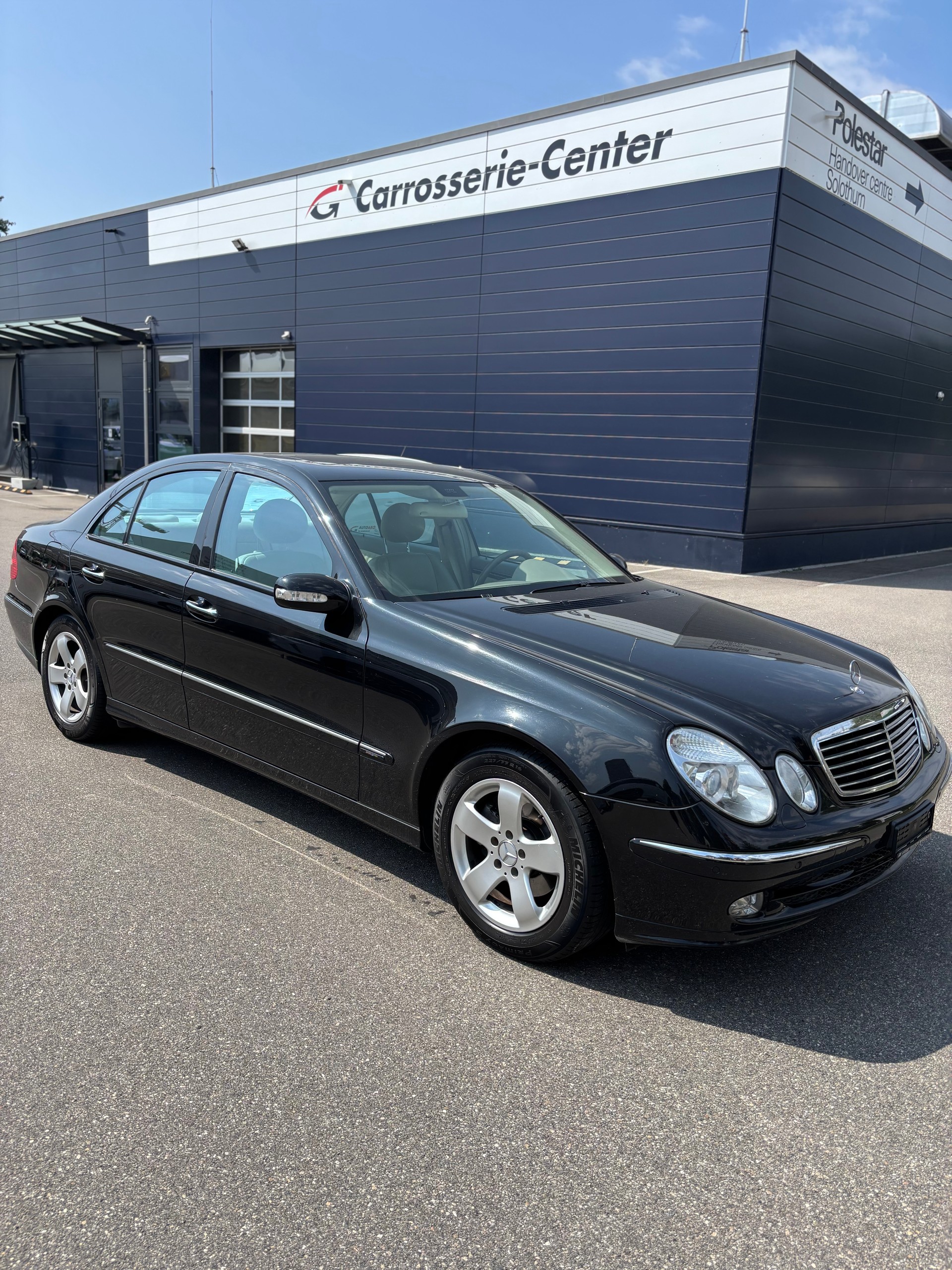 MERCEDES-BENZ E 240 Avantgarde-image-1