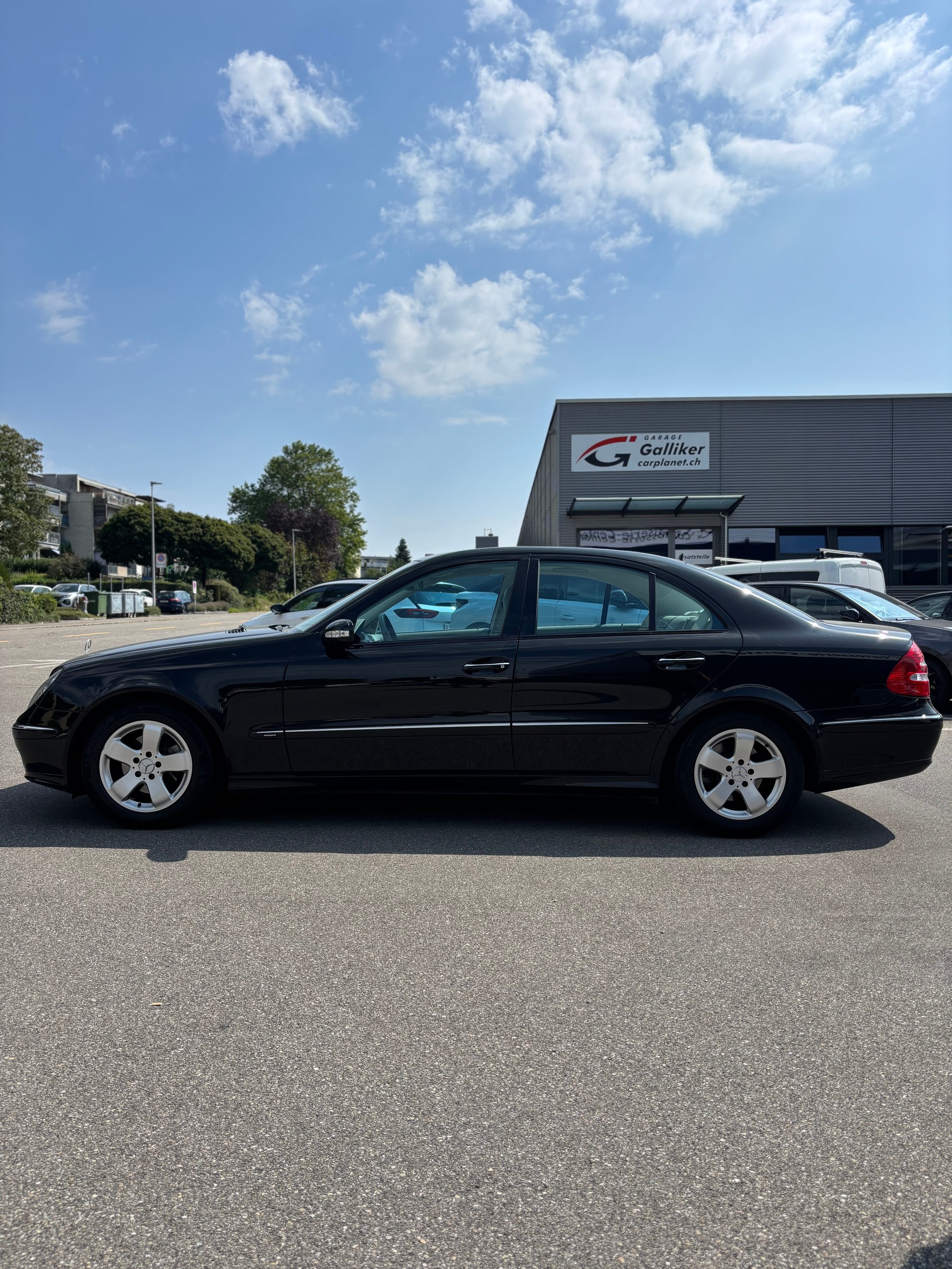 MERCEDES-BENZ E 240 Avantgarde-image-3
