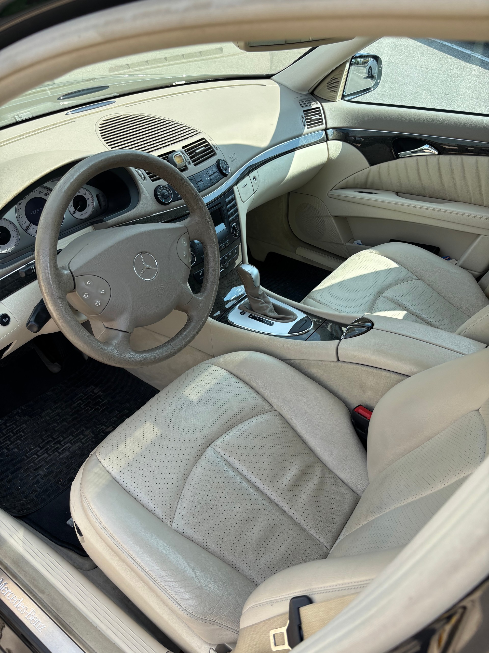 MERCEDES-BENZ E 240 Avantgarde-image-8