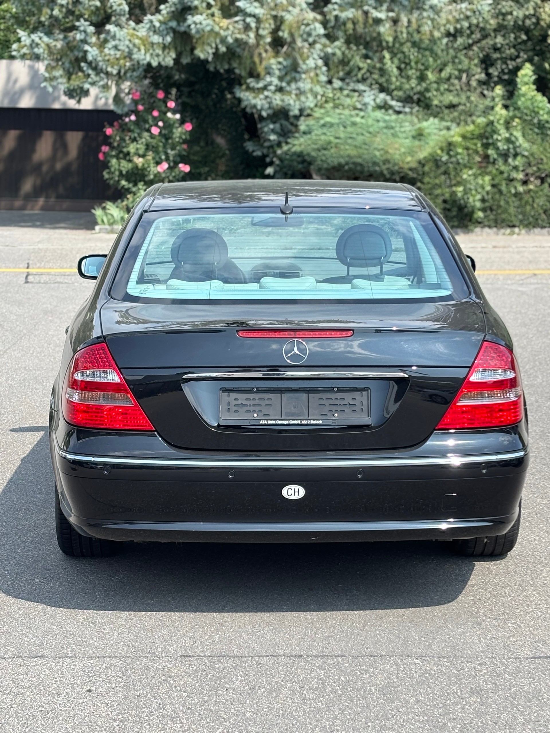 MERCEDES-BENZ E 240 Avantgarde-image-6