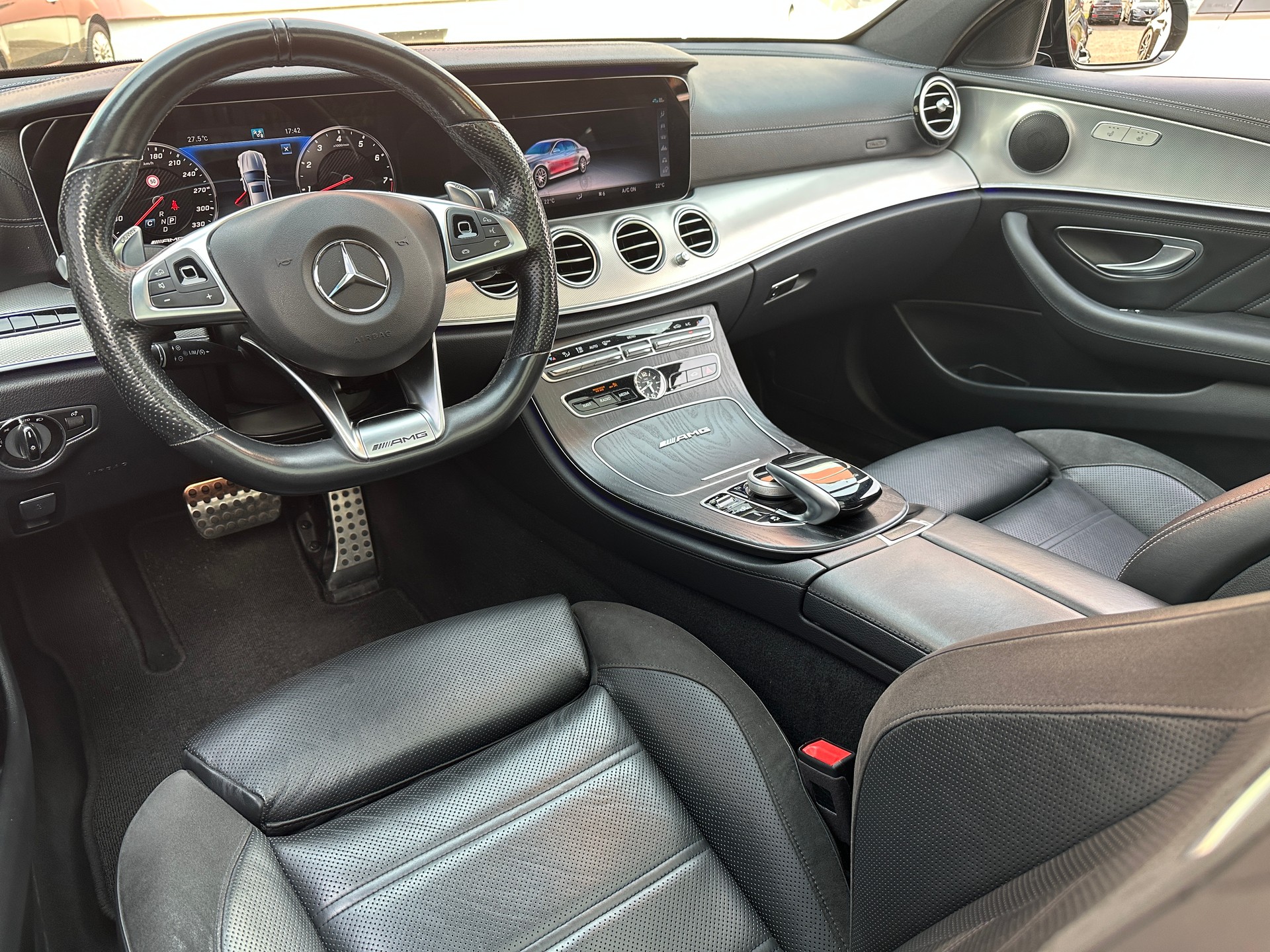 MERCEDES-BENZ E 63 AMG 4Matic Speedshift MCT-image-12