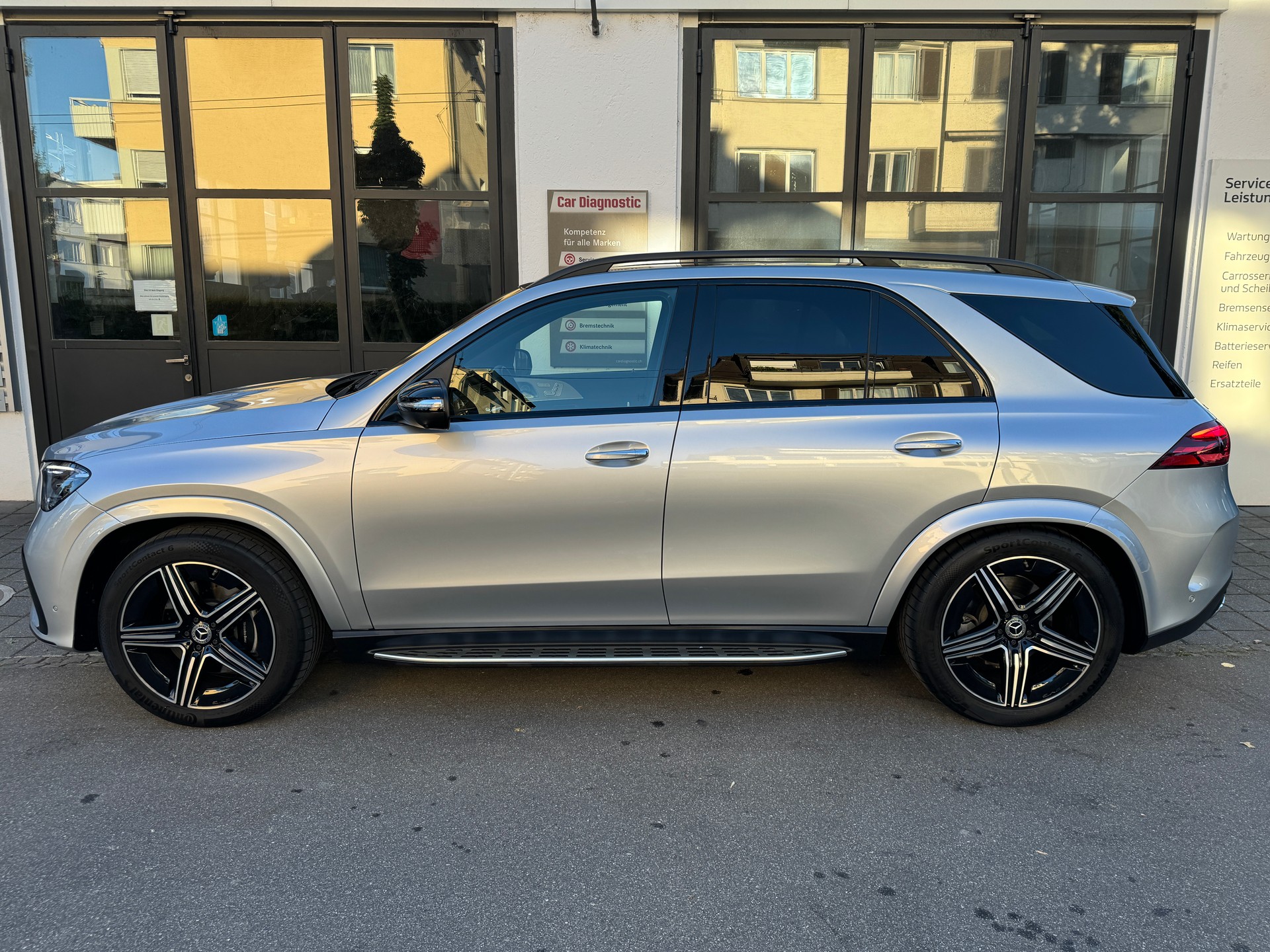MERCEDES-BENZ GLE 300 d 4Matic 9G-Tronic-showroom-element-3