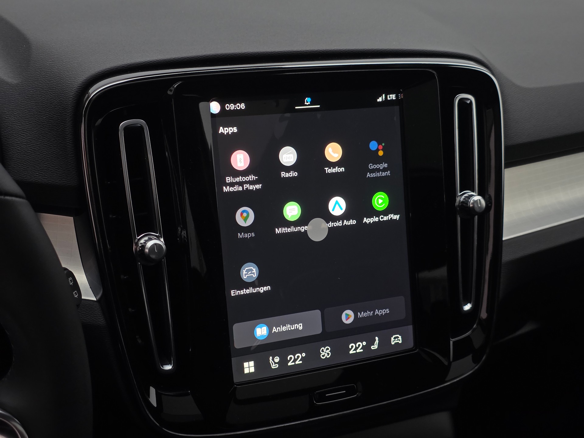 VOLVO XC40 2.0 B4 MH Black Edition-image-11