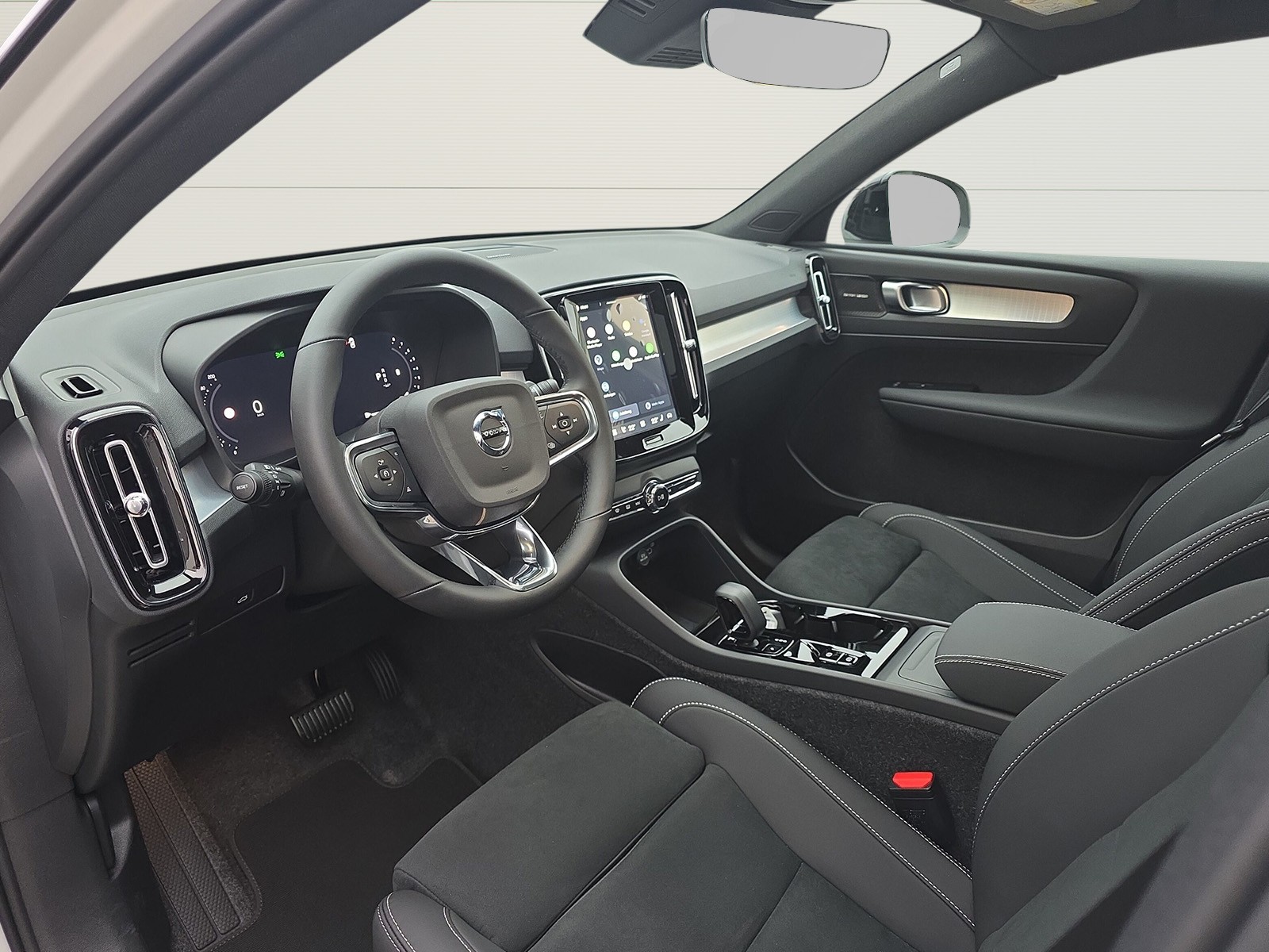 VOLVO XC40 2.0 B4 MH Black Edition-image-6