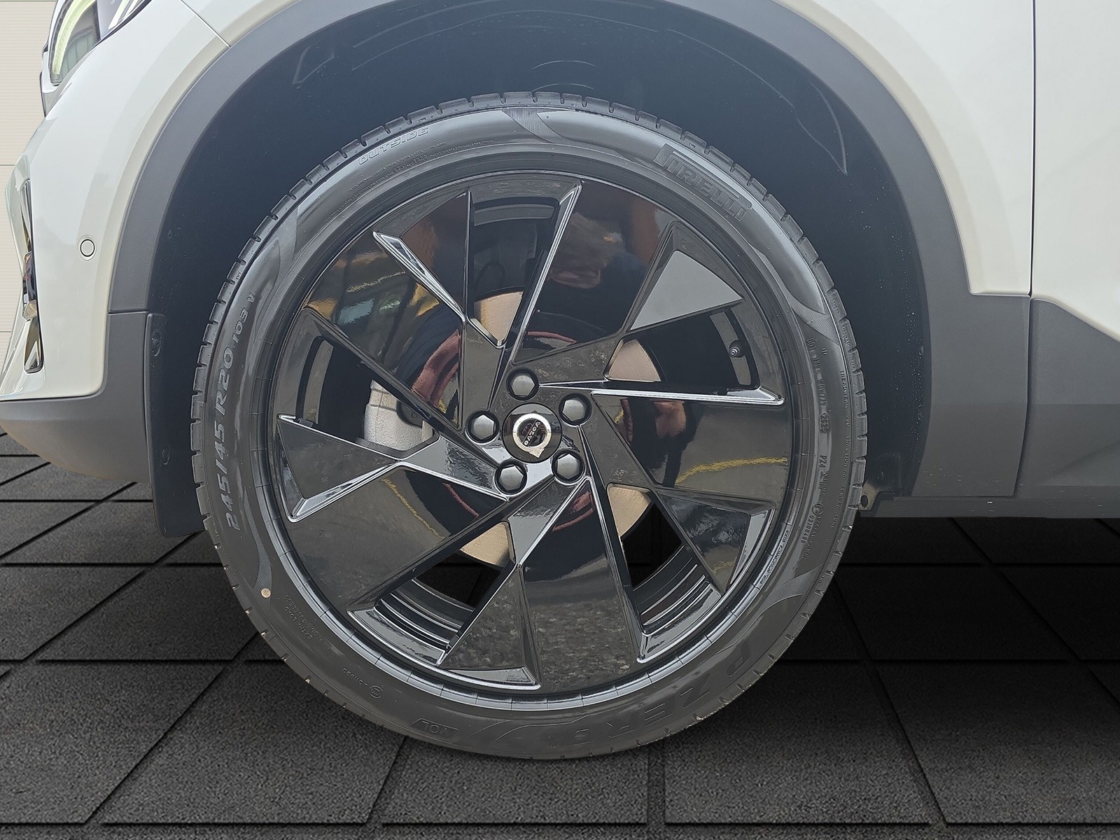 VOLVO XC40 2.0 B4 MH Black Edition-image-4