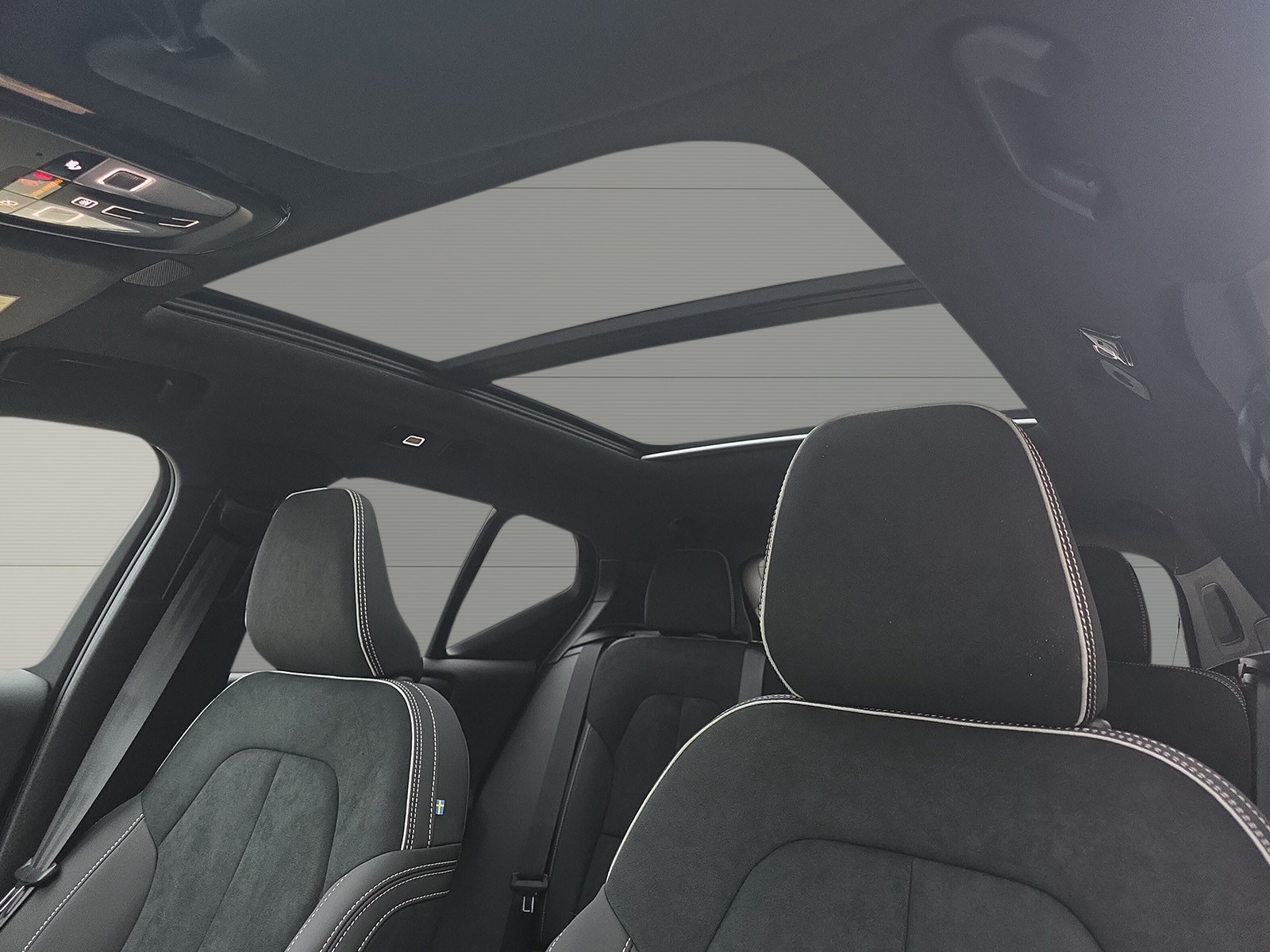 VOLVO XC40 2.0 B4 MH Black Edition-image-13