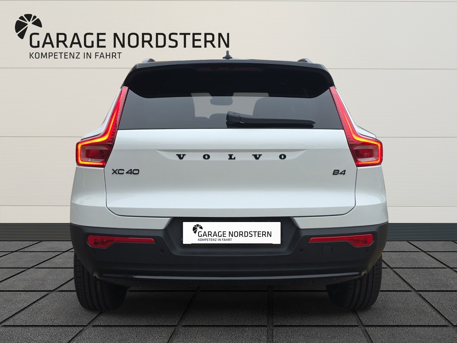 VOLVO XC40 2.0 B4 MH Black Edition-showroom-element-3