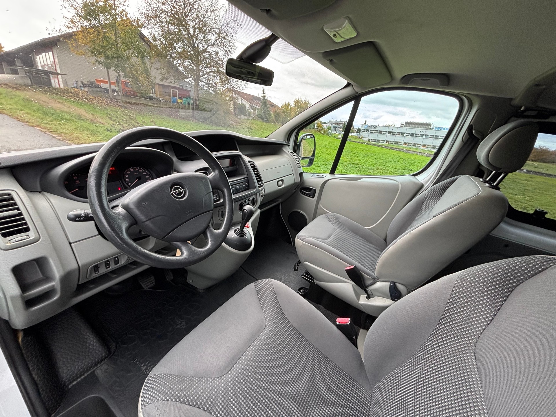 OPEL Vivaro 2.0 CDTI ecoFLEX 2.9t L2H1 Easytronic-image-9