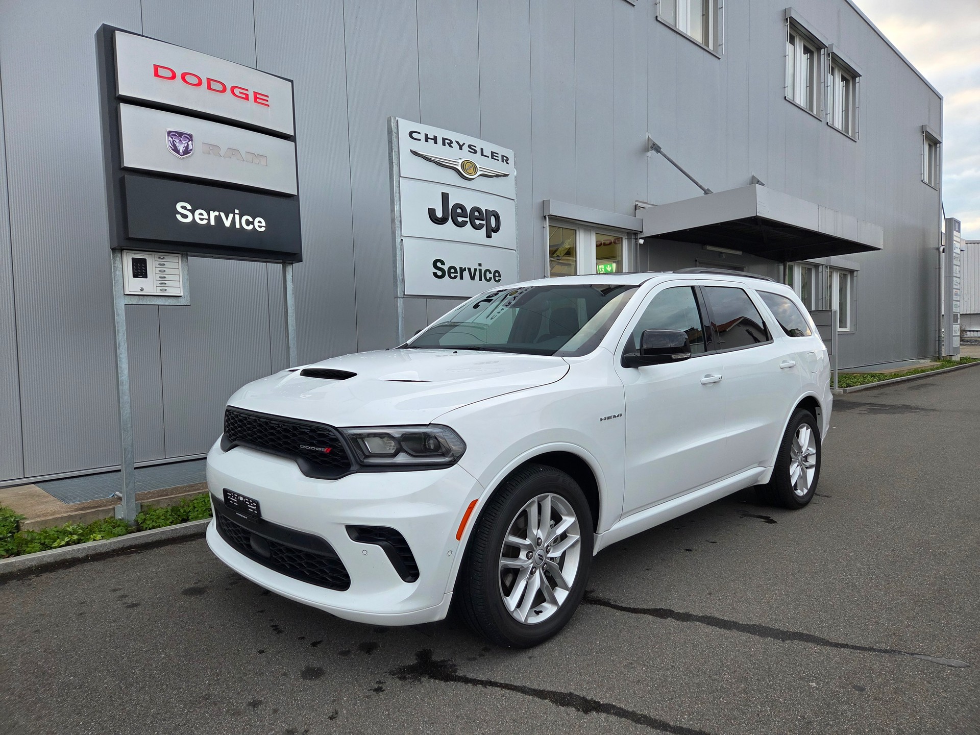DODGE Durango 5.7 V8 4x4 R/T 365PS / 7-Plätzer 3.5 T AHK-showroom-element-1