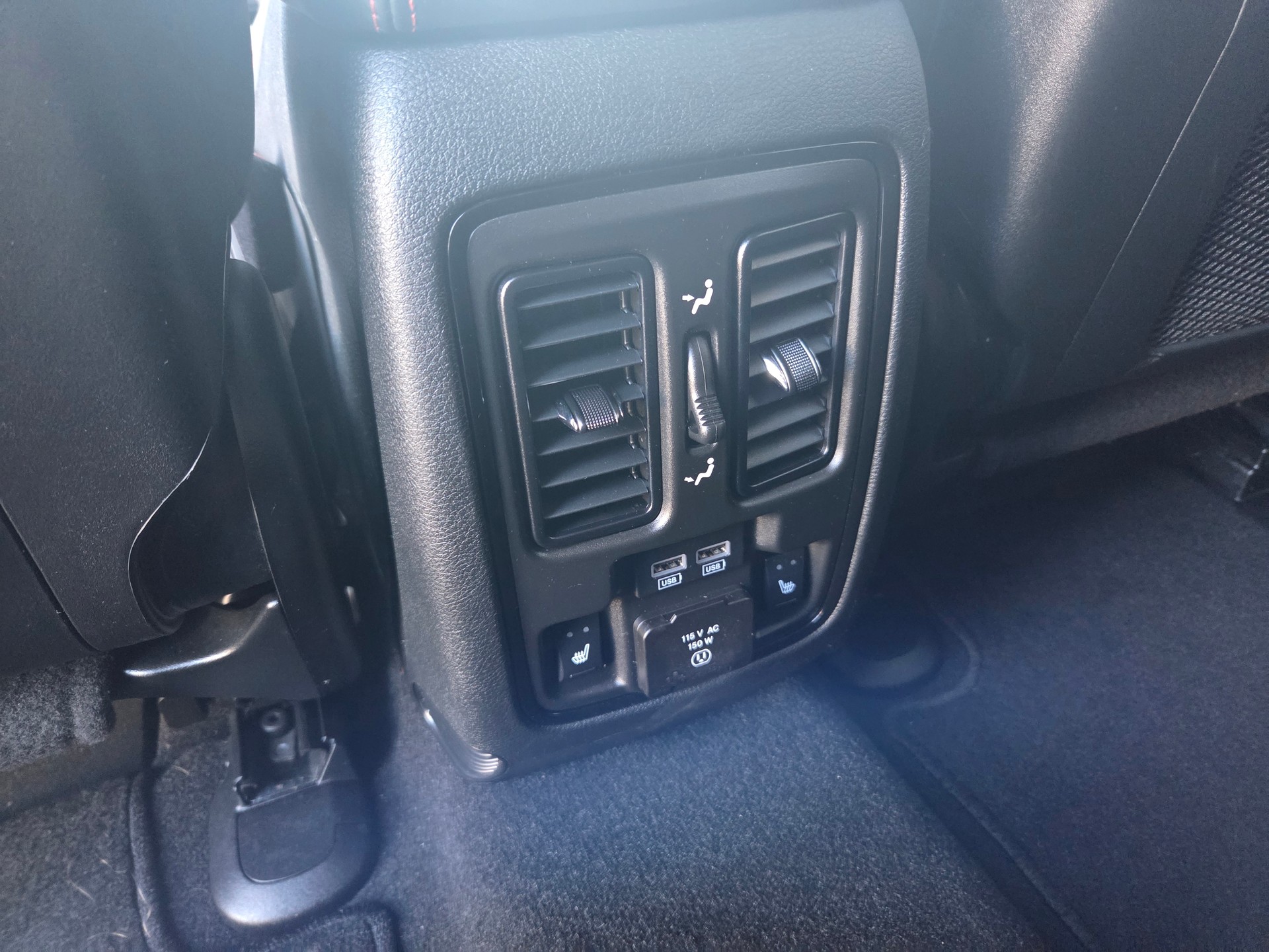DODGE Durango 5.7 V8 4x4 R/T 365PS / 7-Plätzer 3.5 T AHK-image-15