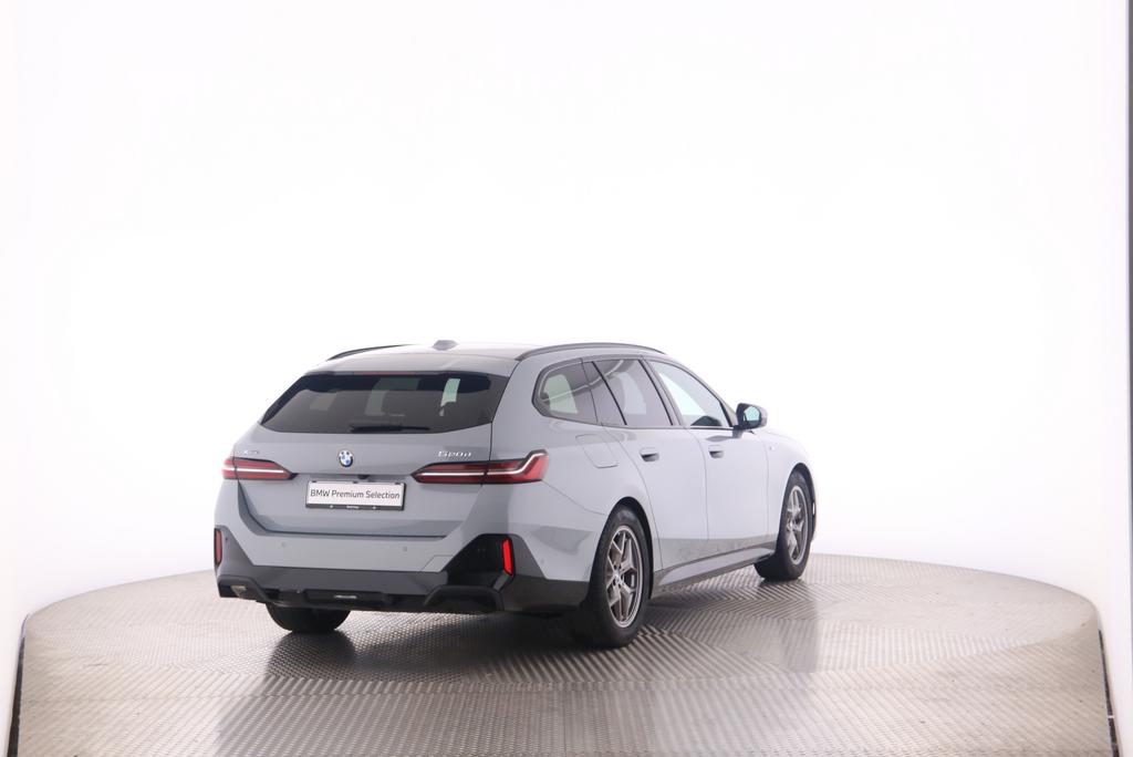 BMW 520d xDrive Touring-showroom-element-1