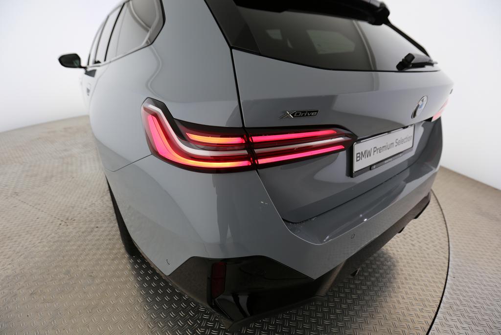 BMW 520d xDrive Touring-image-13