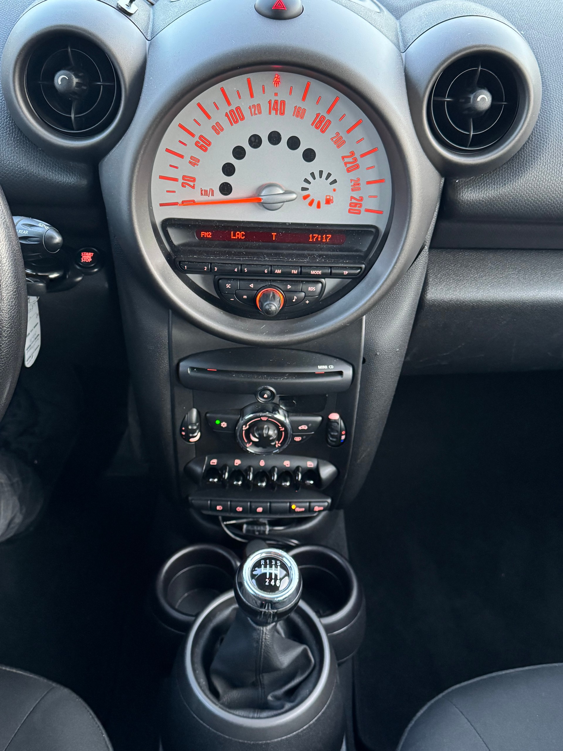 MINI Countryman Cooper FWD-image-10